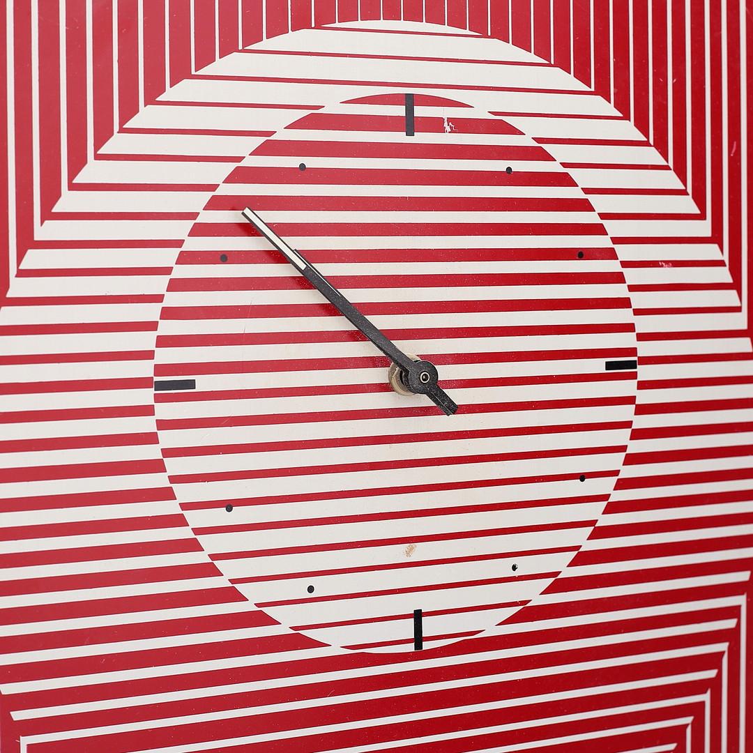 Allemand Horloge murale en aluminium des années 1970 en vente