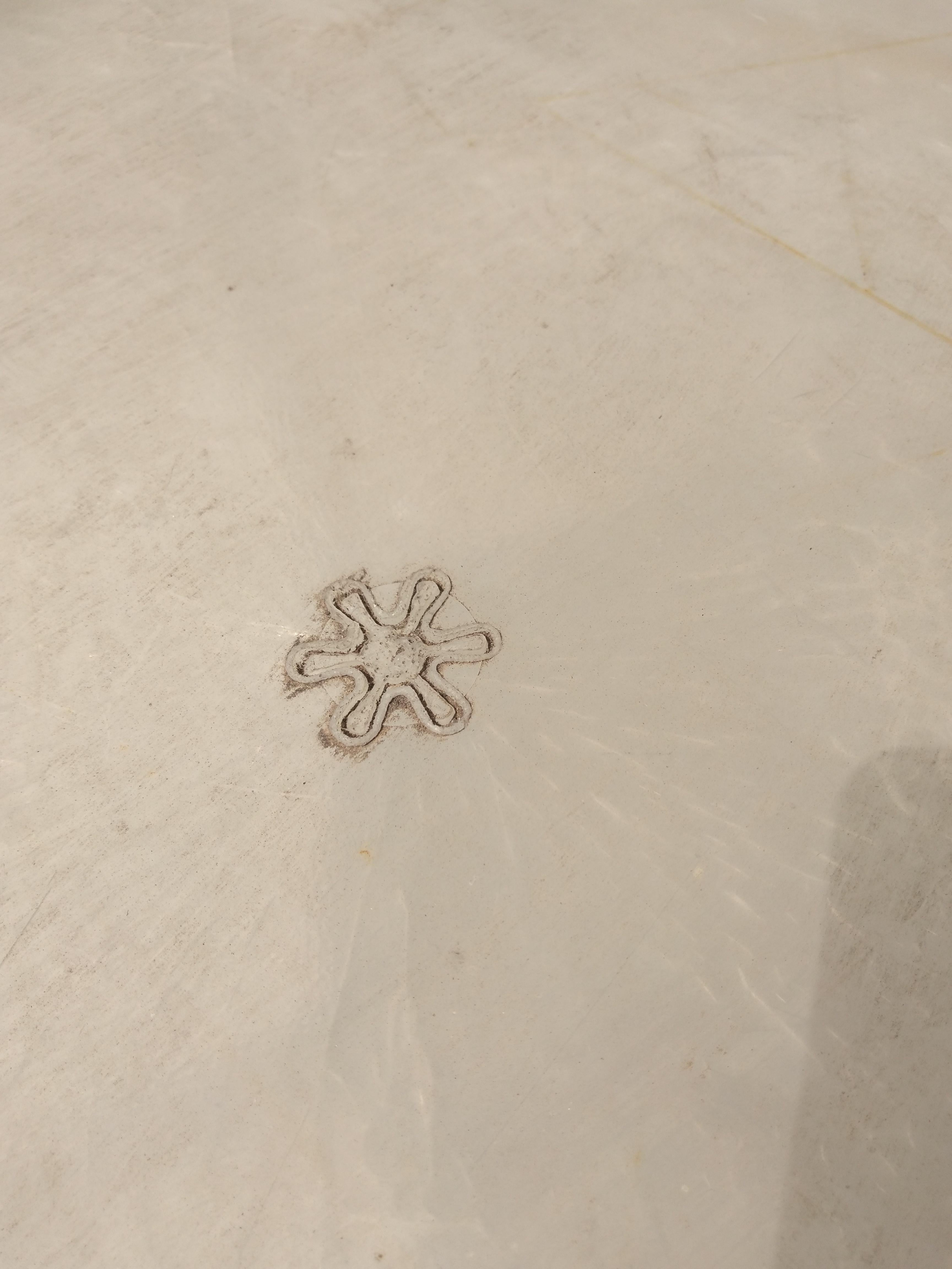Mid-Century Modern Table d'appoint/café en aluminium avec plateau en plexiglas pour patio en vente