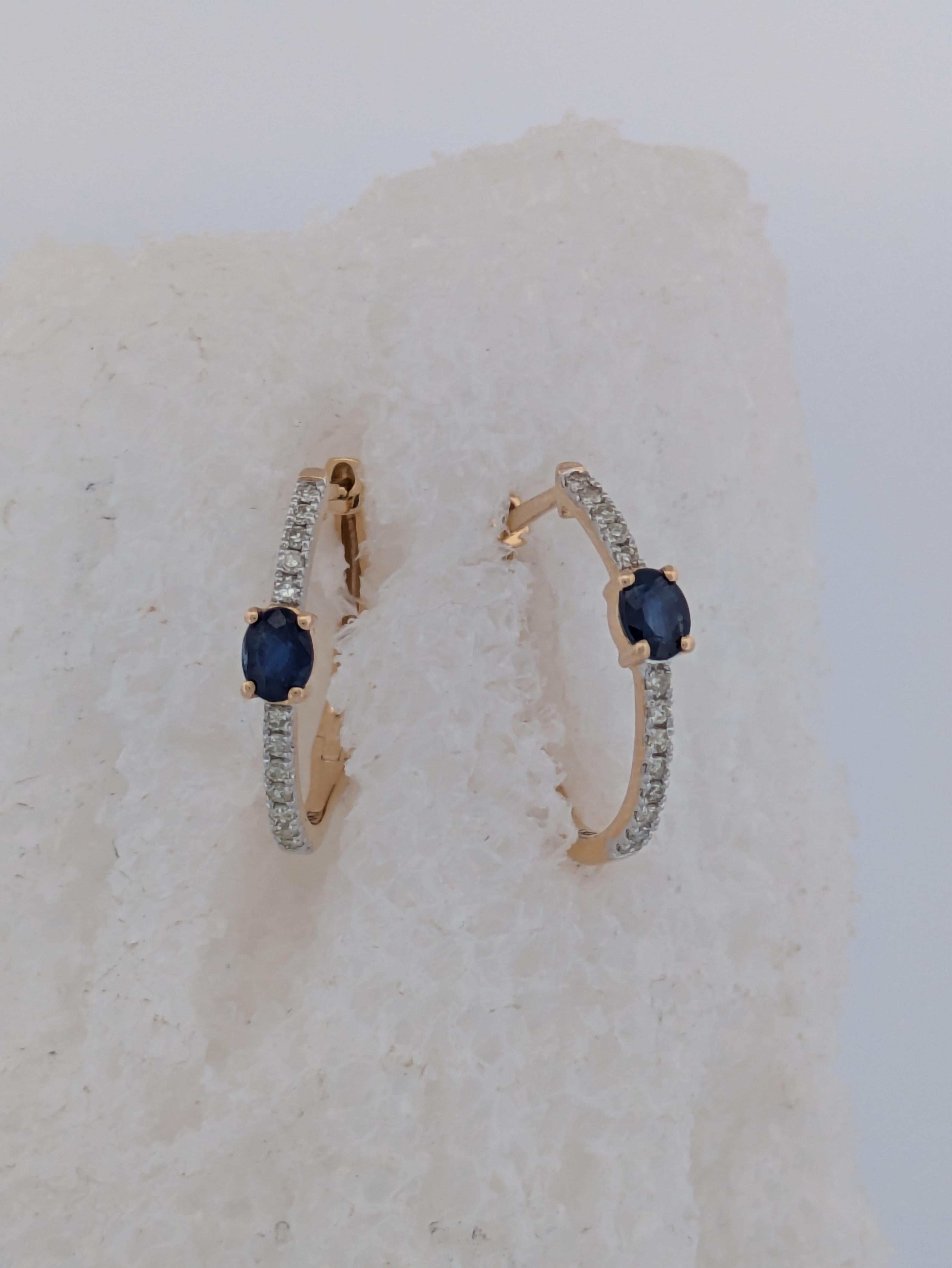 Alva  10K Yellow Gold Hinge Hoop Earrings - For fine jewelry lovers In New Condition For Sale In Greeneville, TN