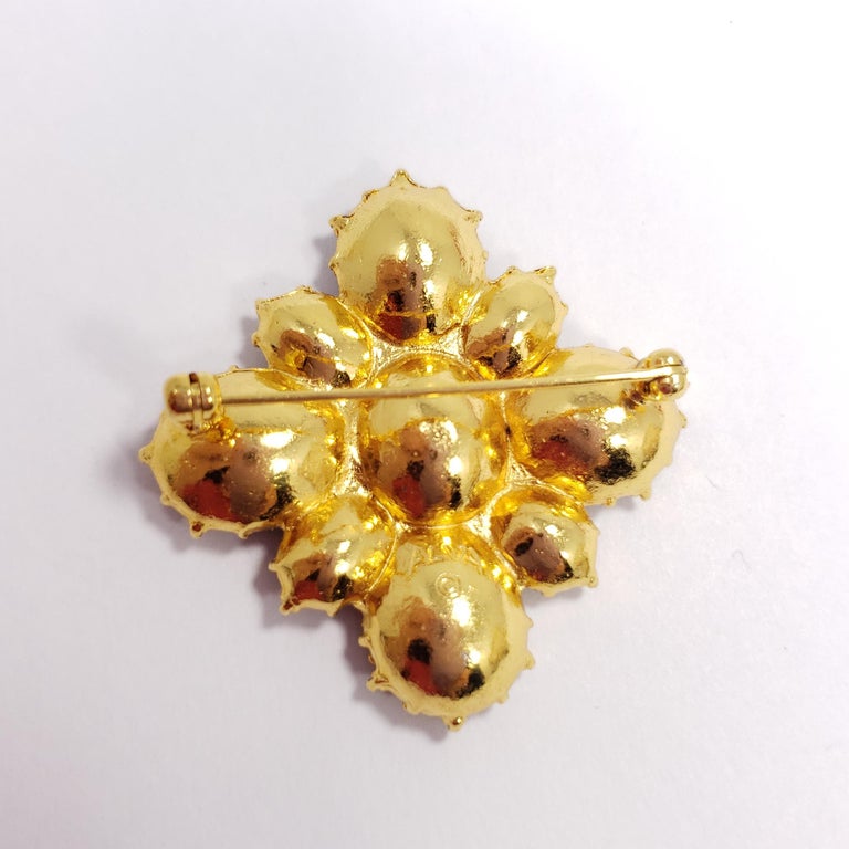 Alva Amethyst Crystal Pin Brooch in Gold, 20th Century For Sale at 1stDibs