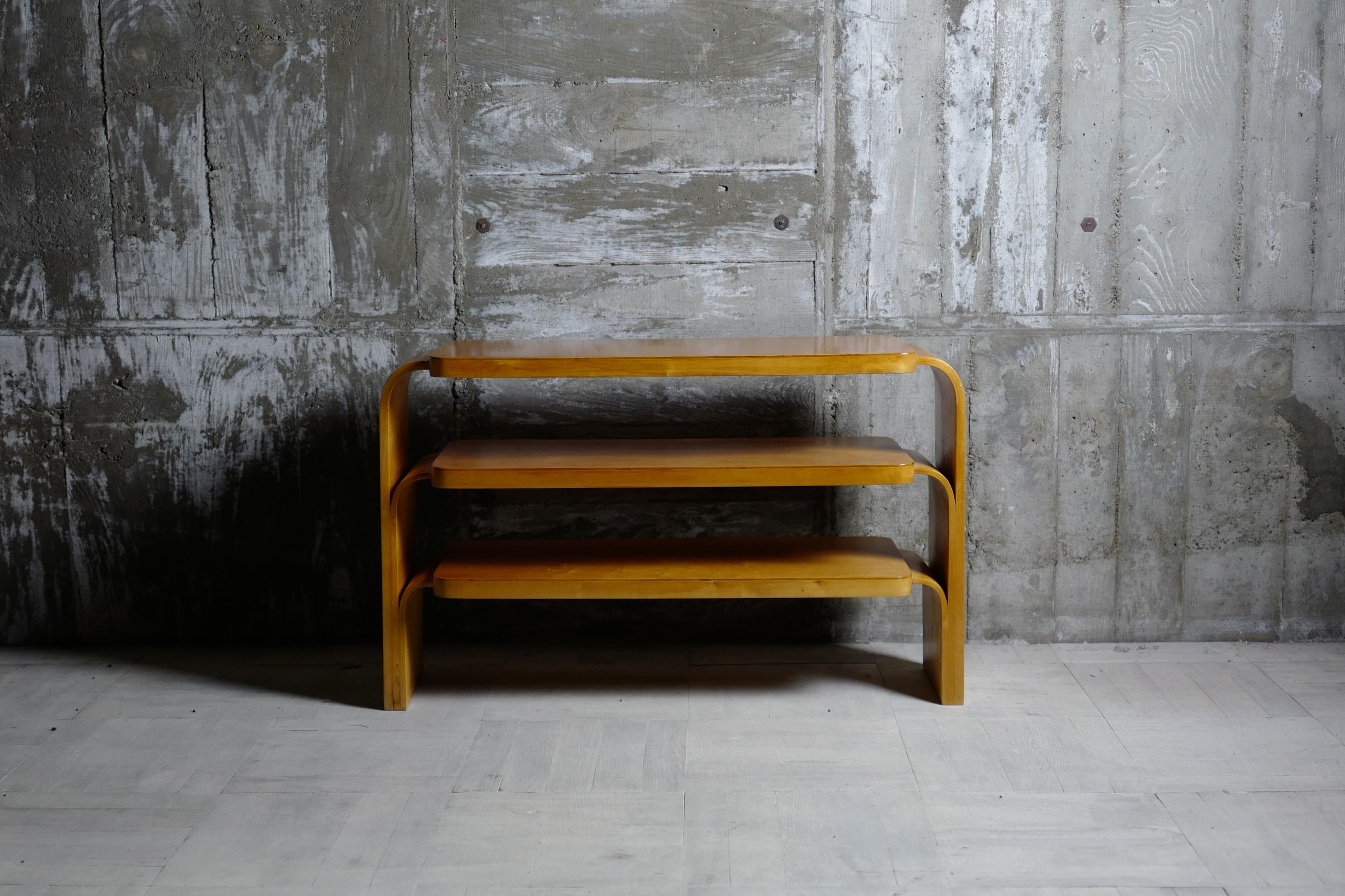 1940' alvar aalto design 111 shelf.
This is made in Hedemora for export to abroad aalto furnitures during WW2.
