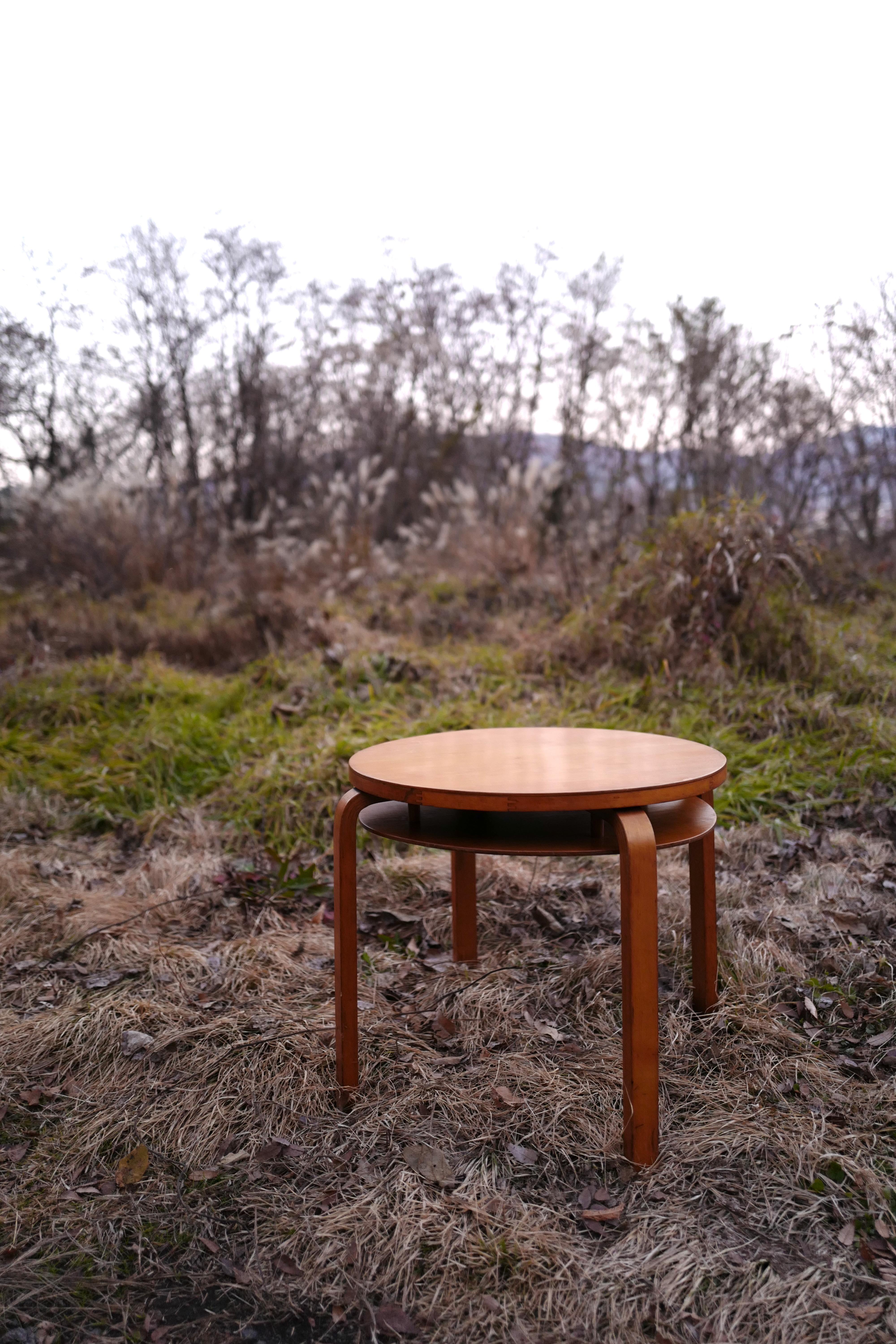 Table Alvar Aalto 907 de 1930, étiquette Finmar, état d'origine et grande patine.