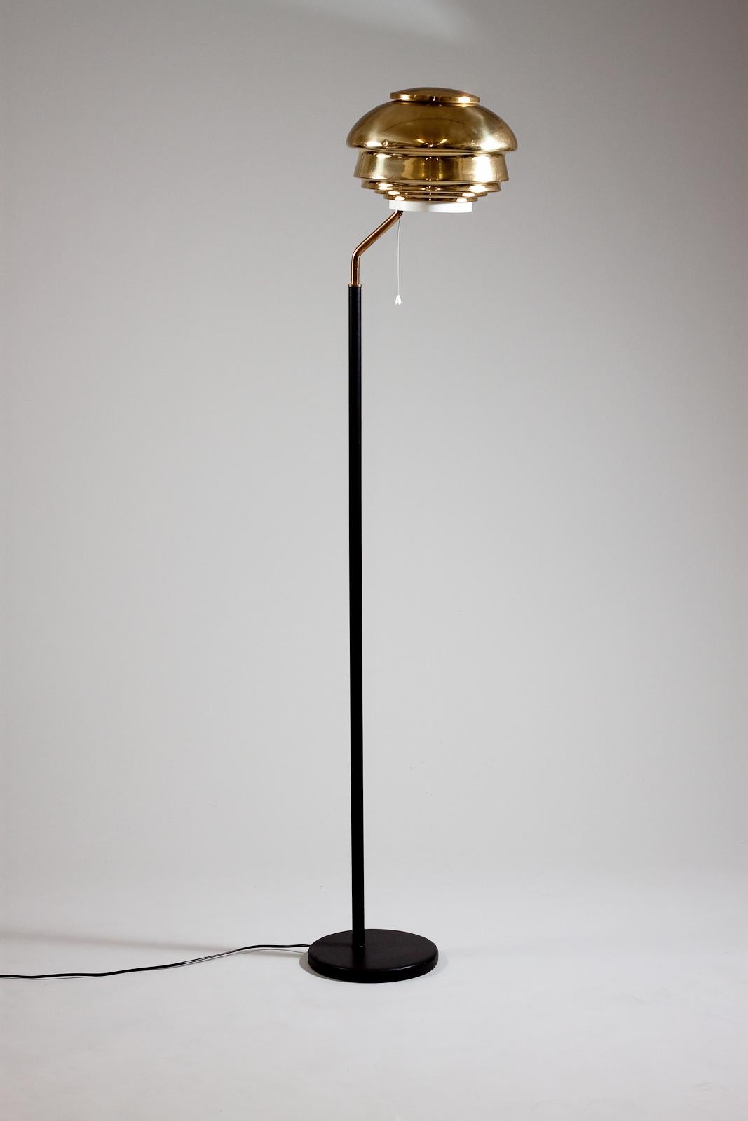20ième siècle Alvar Aalto, lampadaire des années 1950 A808, Valaistustyö, Finlande en vente