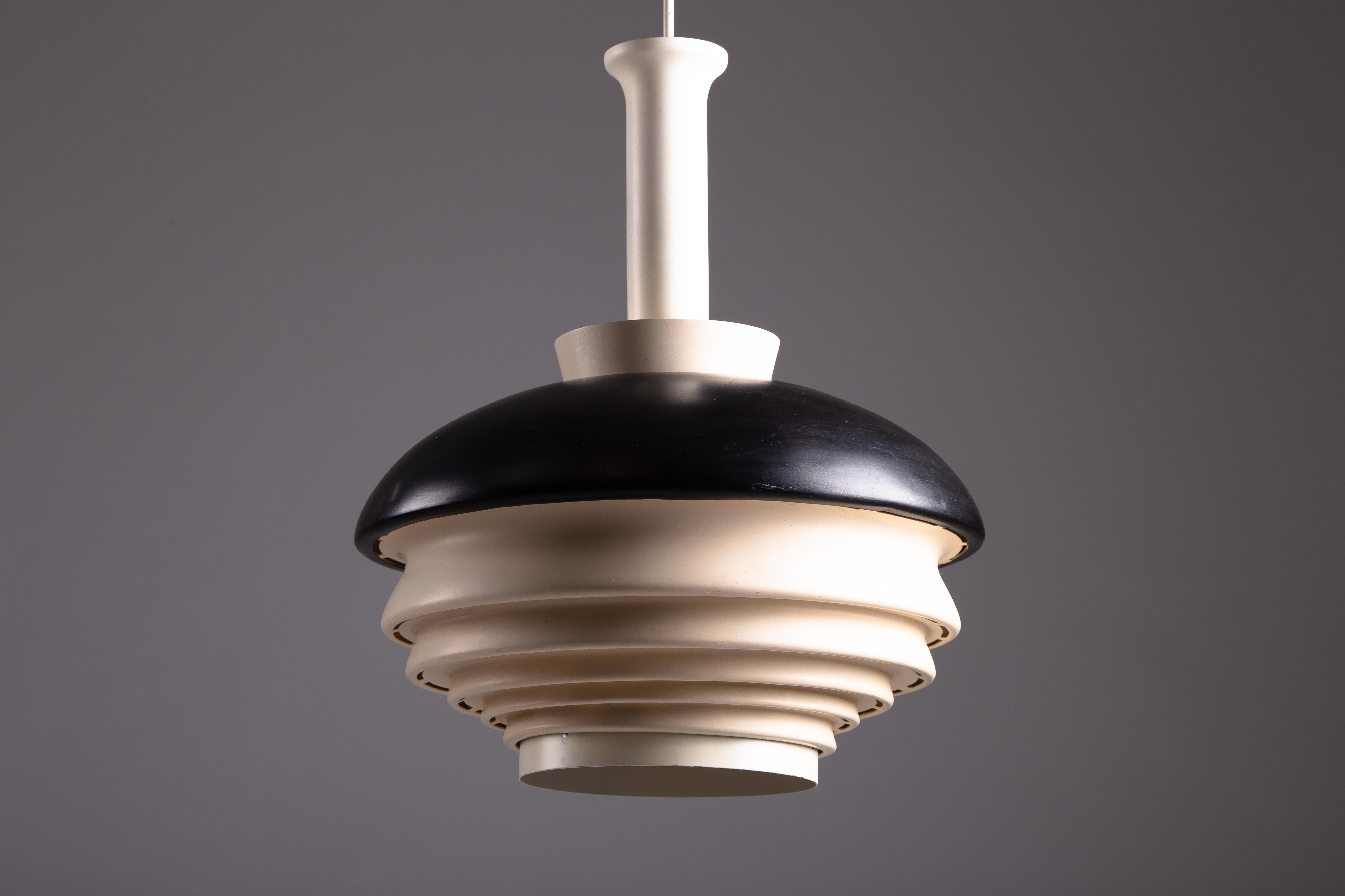 Finlandese Alvar Aalto, 1950s pendant A335B, Valaistustyö KY, Finlandia in vendita