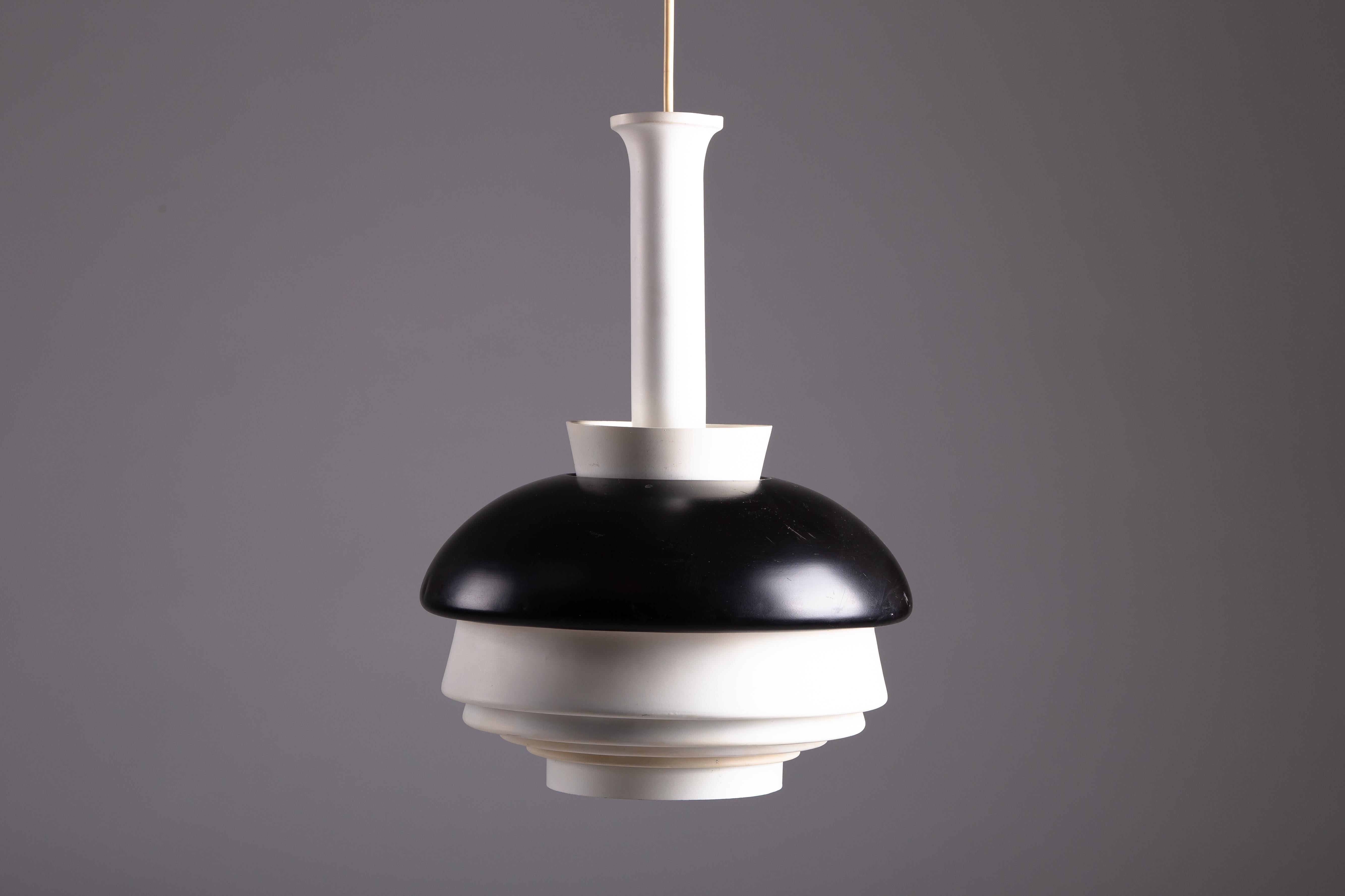 Dipinto Alvar Aalto, 1950s pendant A335B, Valaistustyö KY, Finlandia in vendita