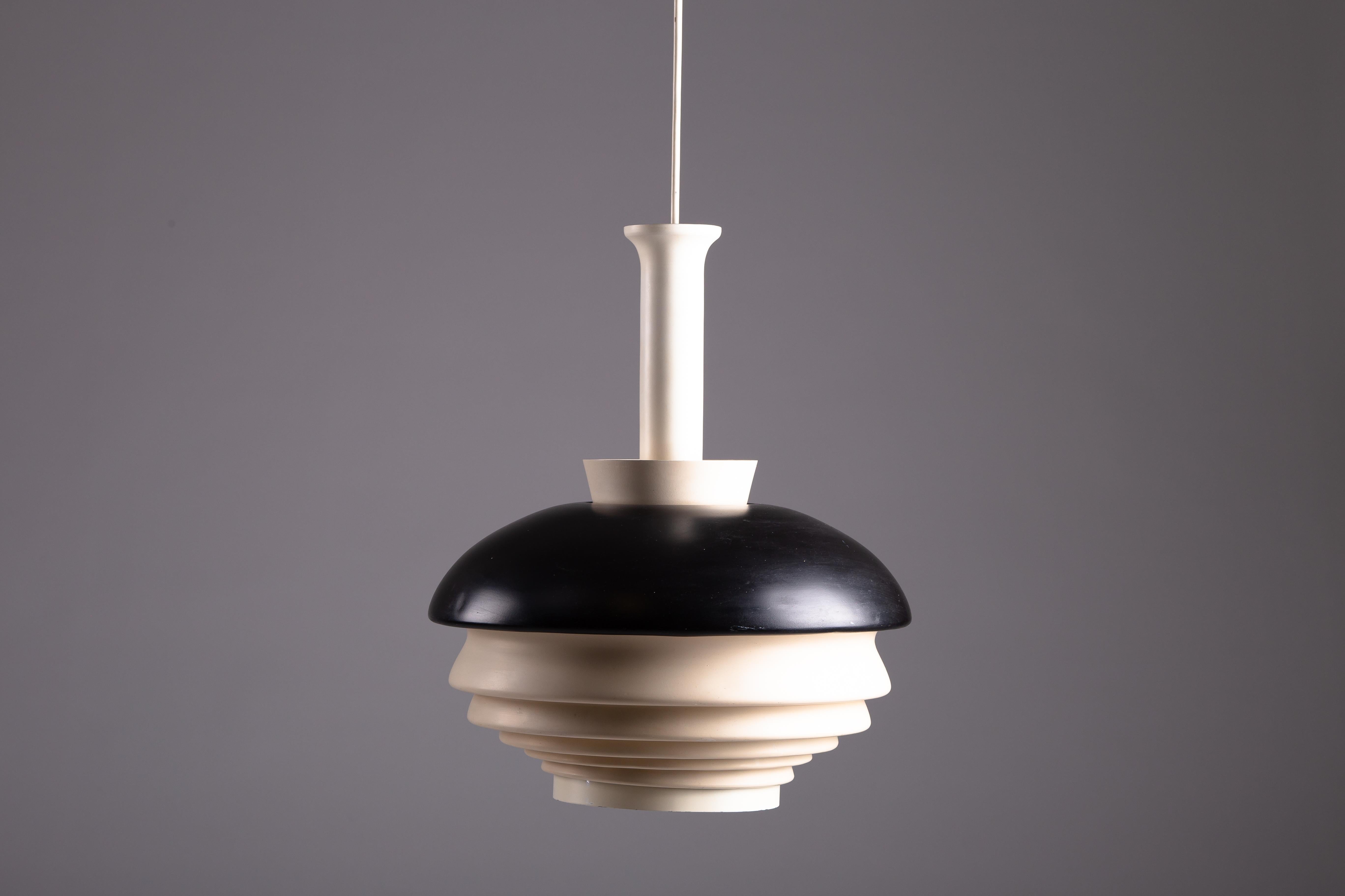 Alvar Aalto, 1950s pendant A335B, Valaistustyö KY, Finlandia In condizioni buone in vendita a Turku, Varsinais-Suomi