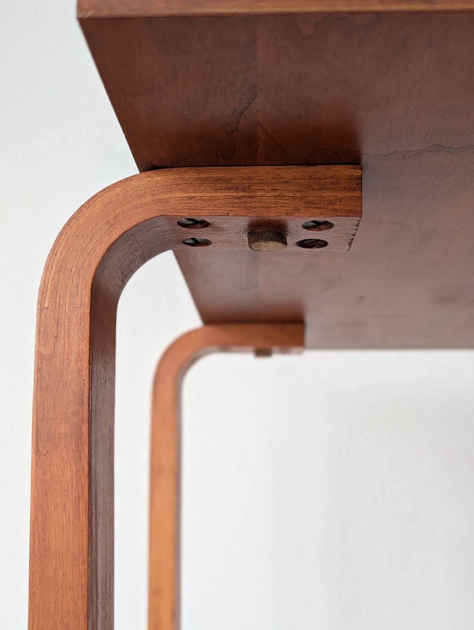 Svedese Alvar Aalto, 1950, Tavolini impilabili, set di 3 in vendita