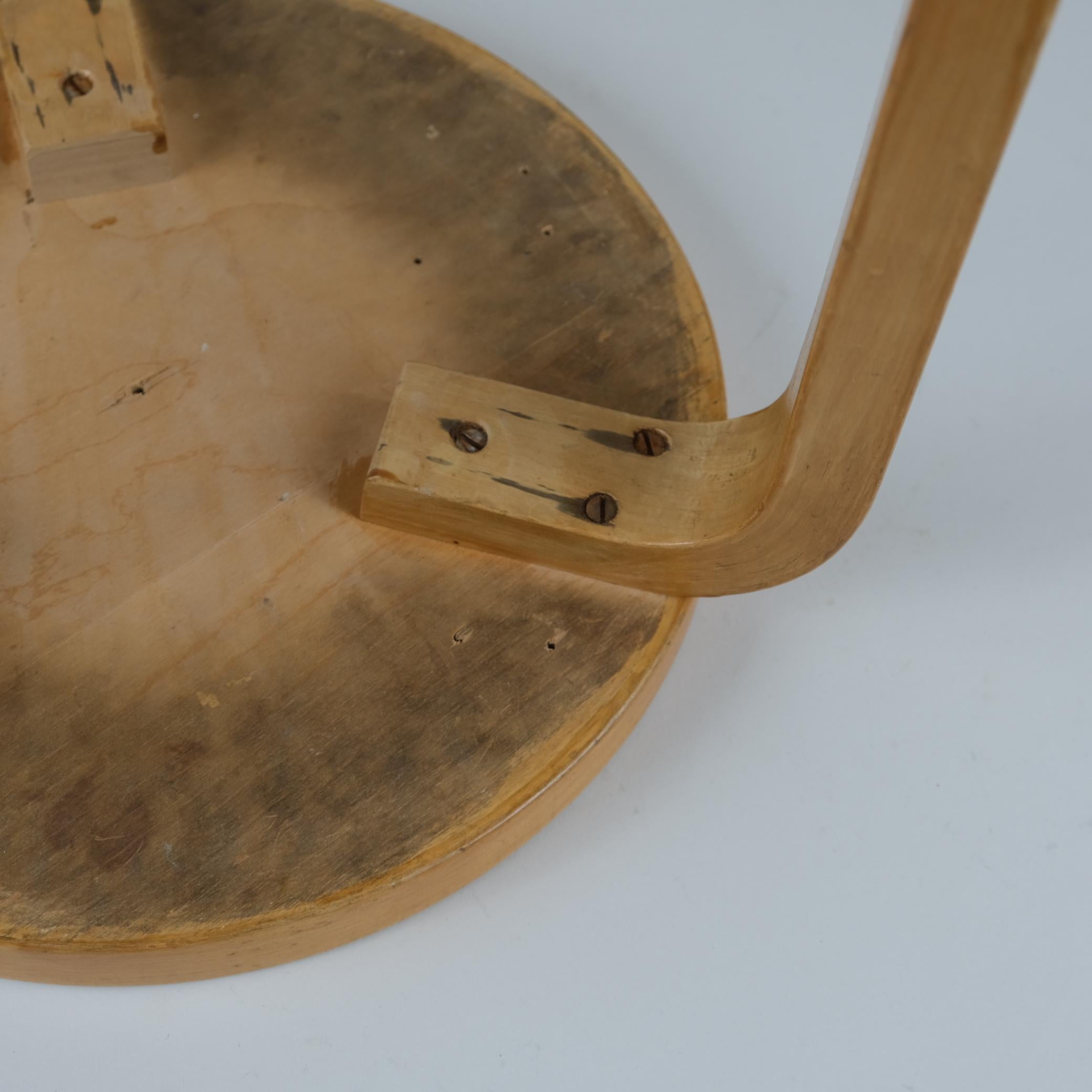 Alvar Aalto 3-Legged Stool Model 60 In Birch and Black Linoleum, Artek 1950s For Sale 2