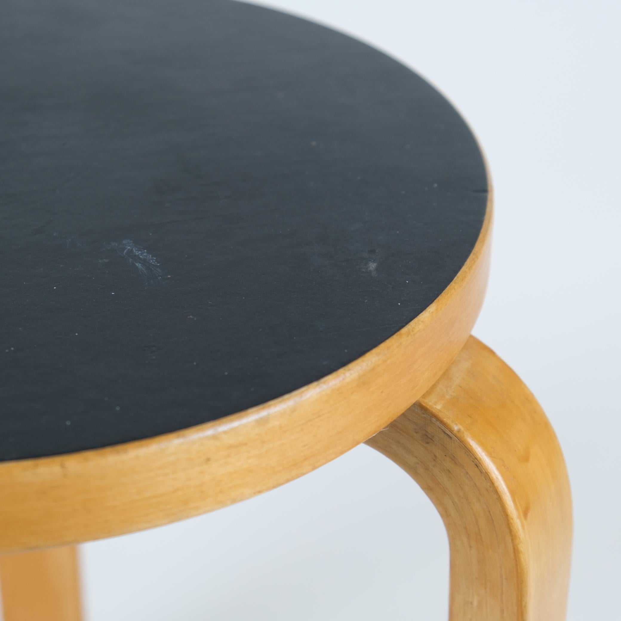 Mid-Century Modern Alvar Aalto 3-Legged Stool Model 60 In Birch and Black Linoleum, Artek 1950s For Sale