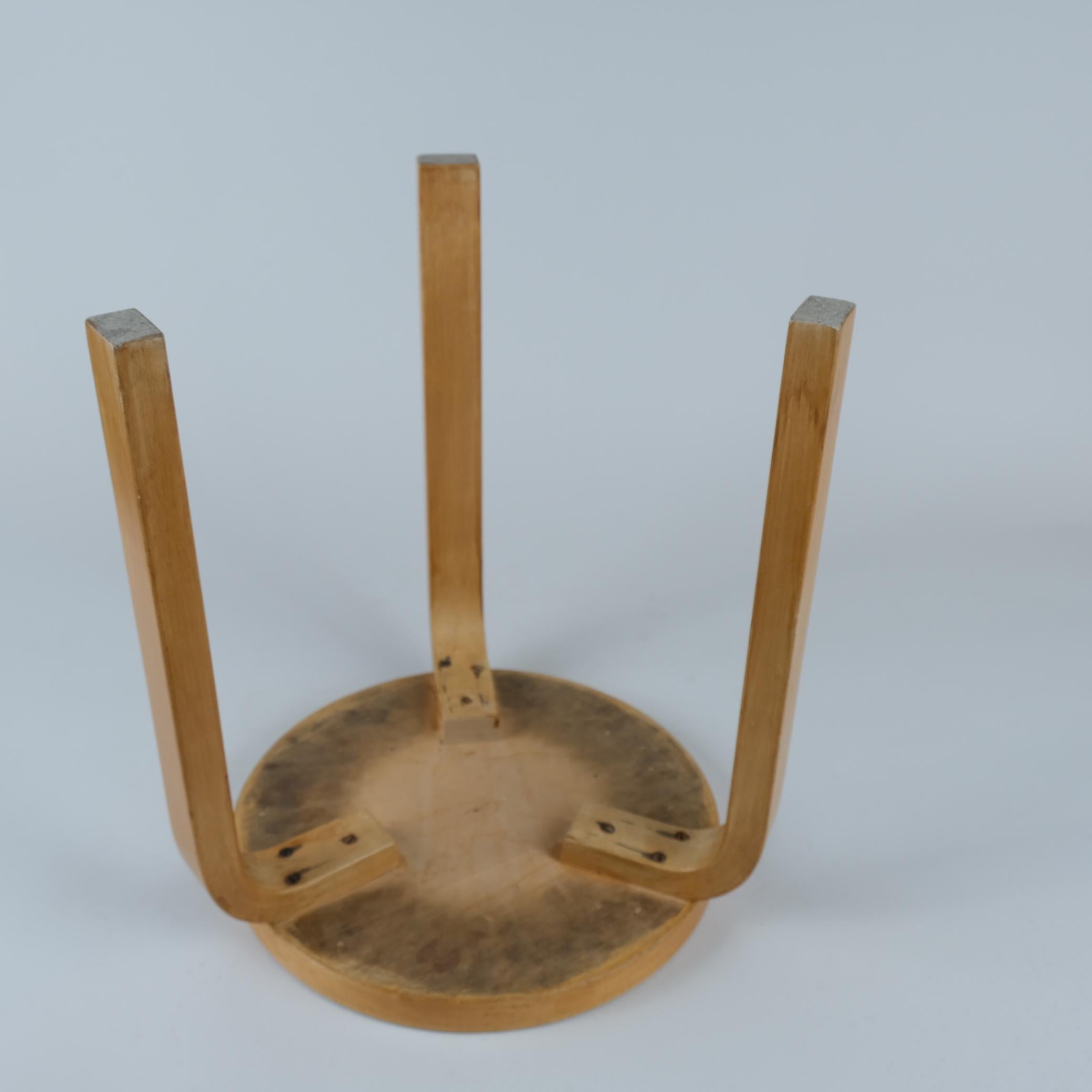 Alvar Aalto 3-Legged Stool Model 60 In Birch and Black Linoleum, Artek 1950s For Sale 1