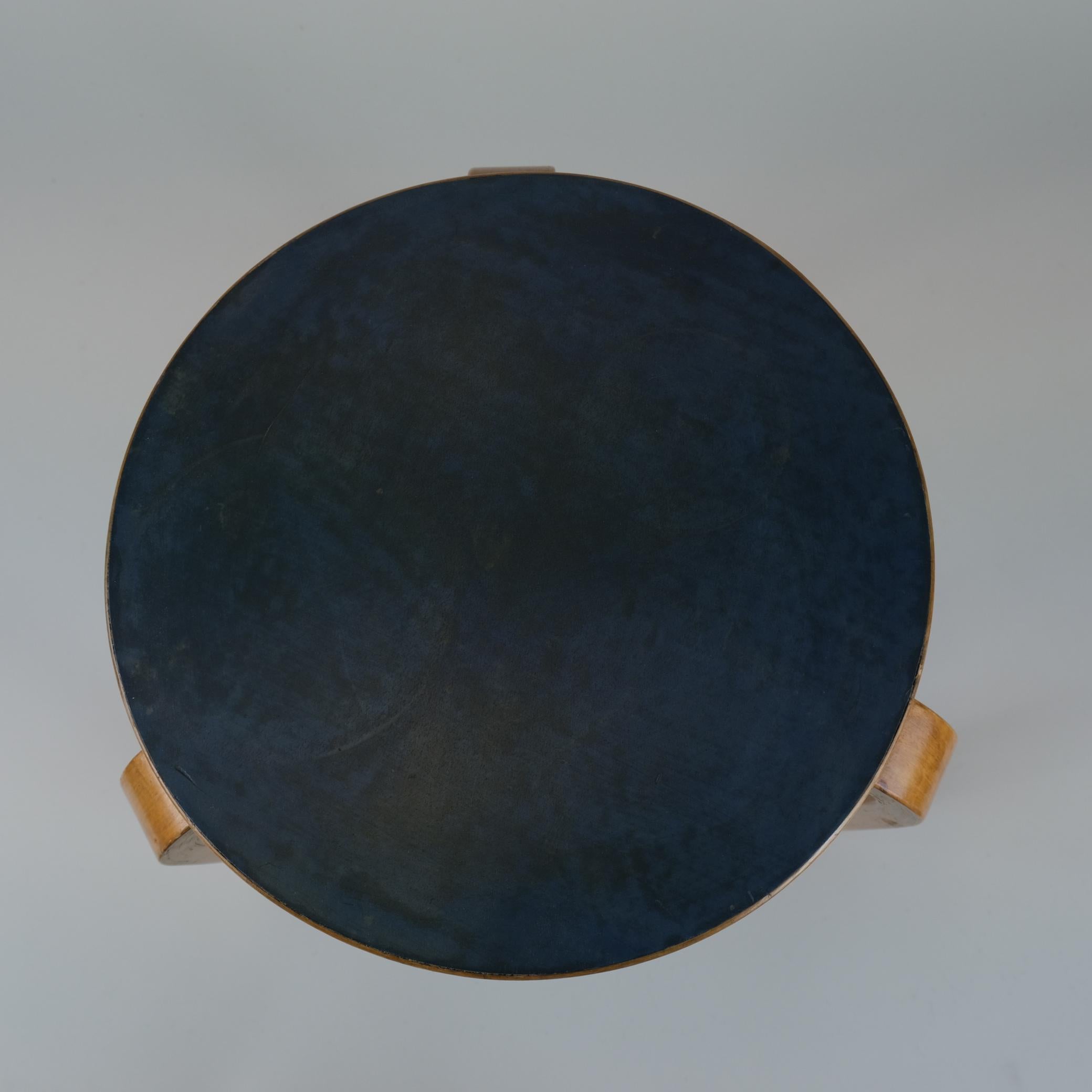 Alvar Aalto 3-Legged Stool Model 60 In Birch and Blue Linoleum, Artek 1950s For Sale 1