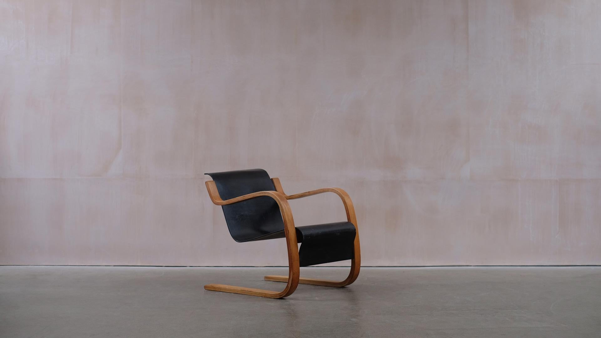 Model 31 chair designed by Alvar Aalto for O.y. Huonekalu – Ja Rakennustyotehdas AB, Finland. This example produced in the 1930’s. Early Finmar distribution label intact together with 'Made in Finland' paper label and Bowman Brothers of Camden