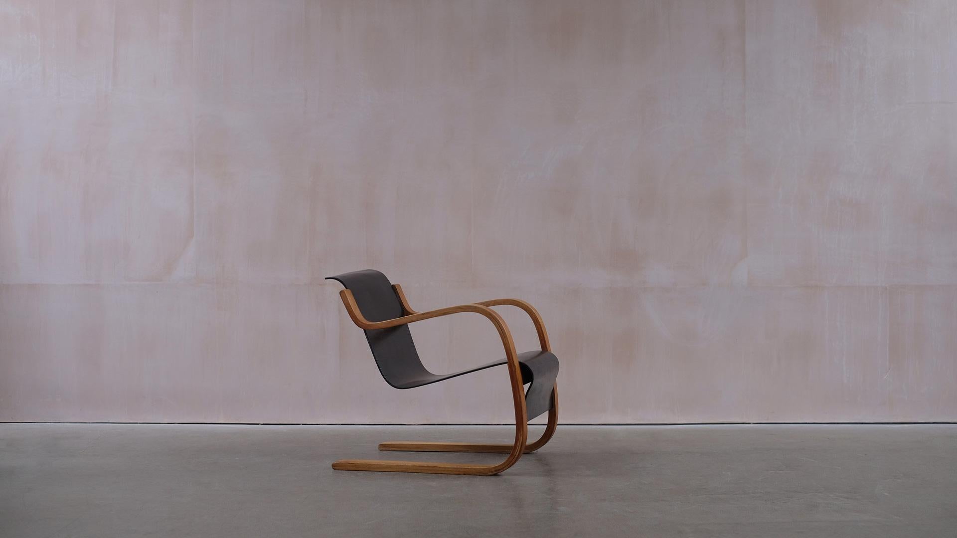 Scandinavian Modern Alvar Aalto 31 Chair 