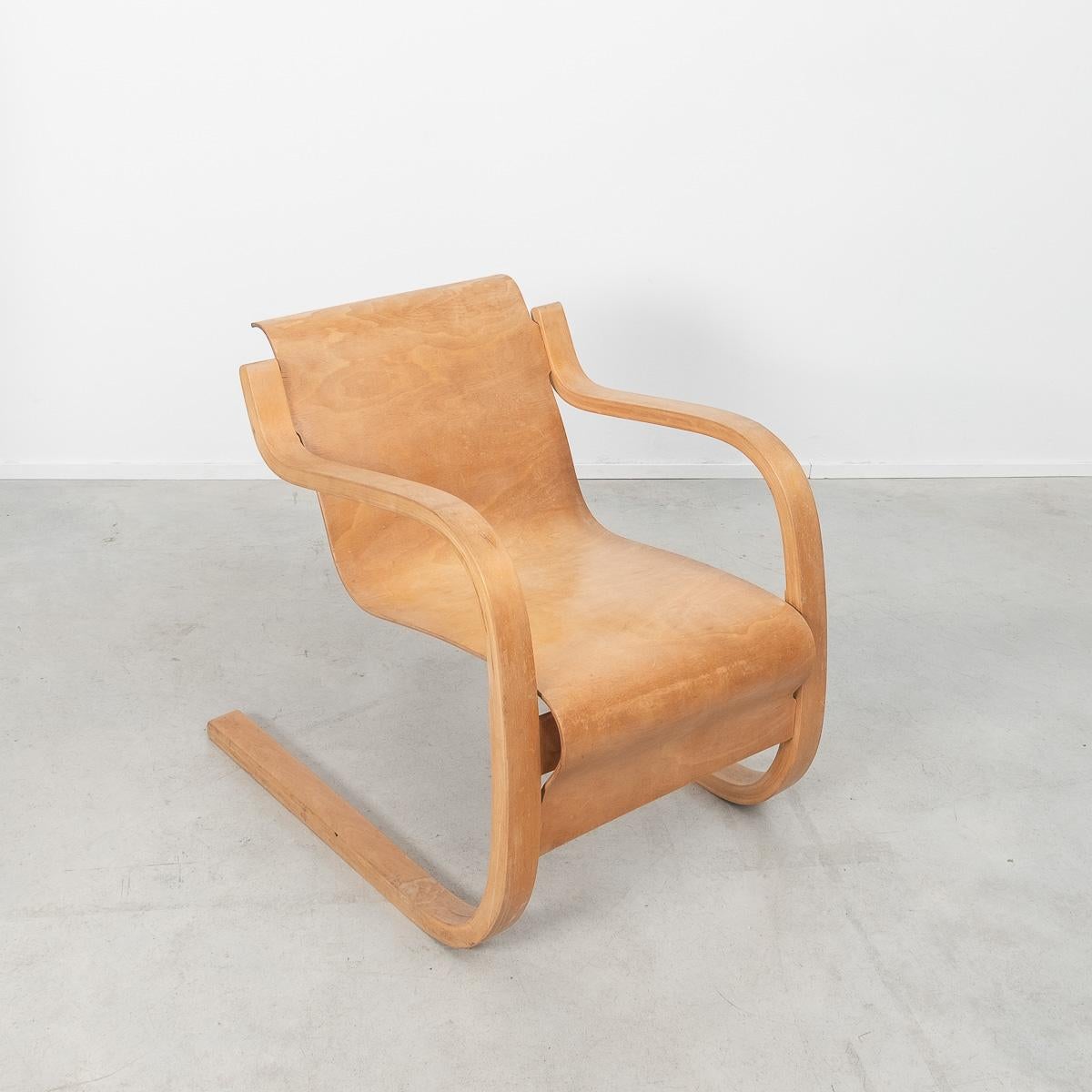 Alvar Aalto 31 Lounge Chair for the Paimio Sanitorium, Finland, 1931 In Fair Condition For Sale In London, GB