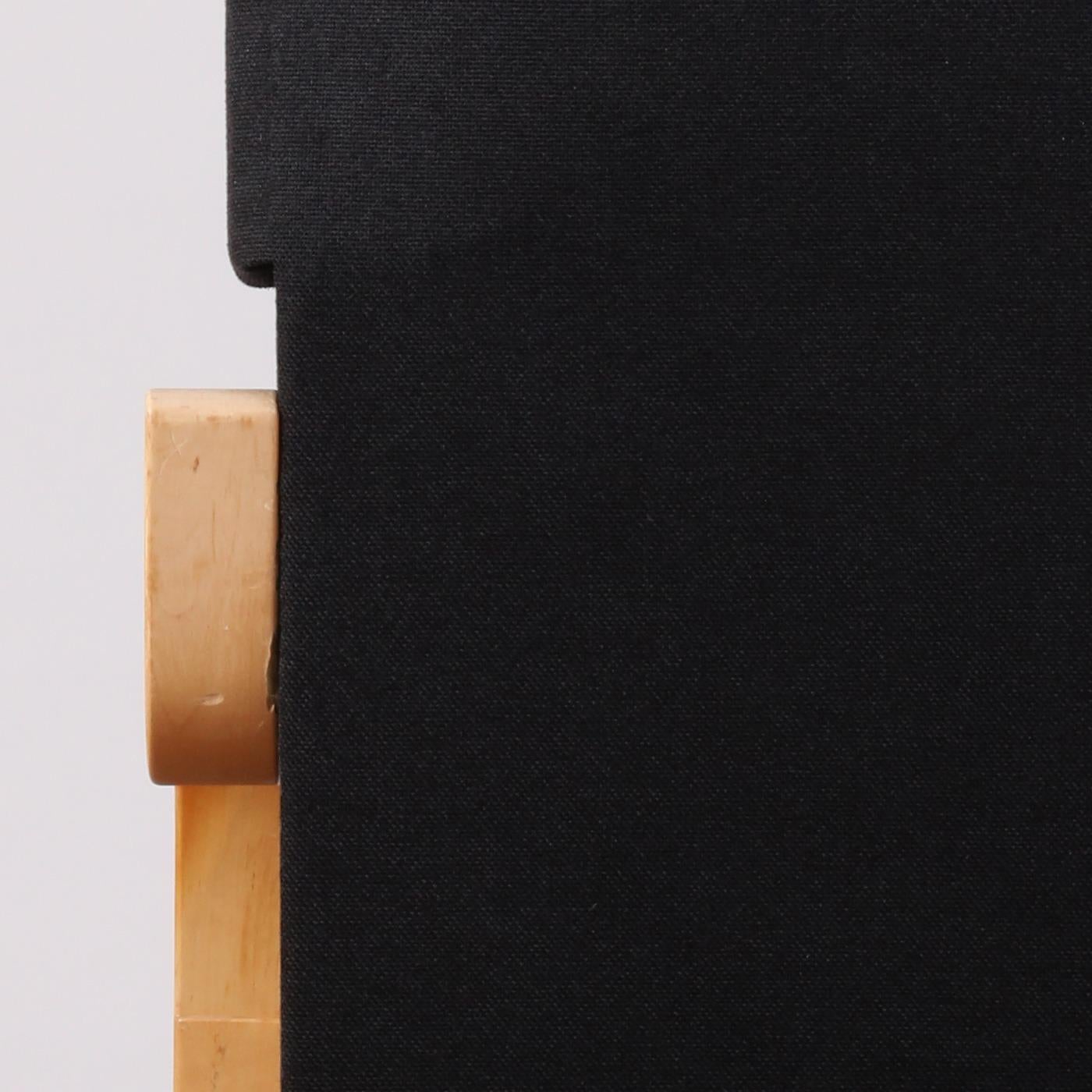 Alvar Aalto '36/401' Cantilever Armchairs in Birch and Black Fabric, 1950s im Angebot 1