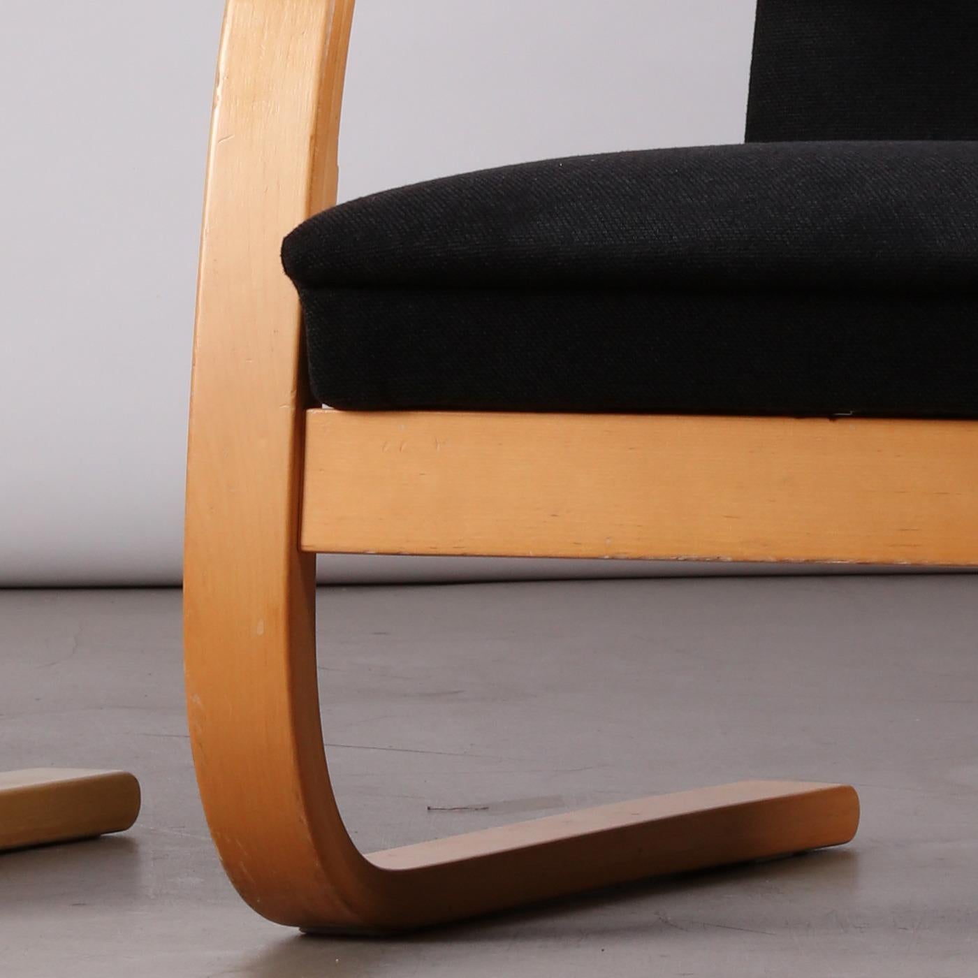 Alvar Aalto '36/401' Cantilever Armchairs in Birch and Black Fabric, 1950s im Angebot 2