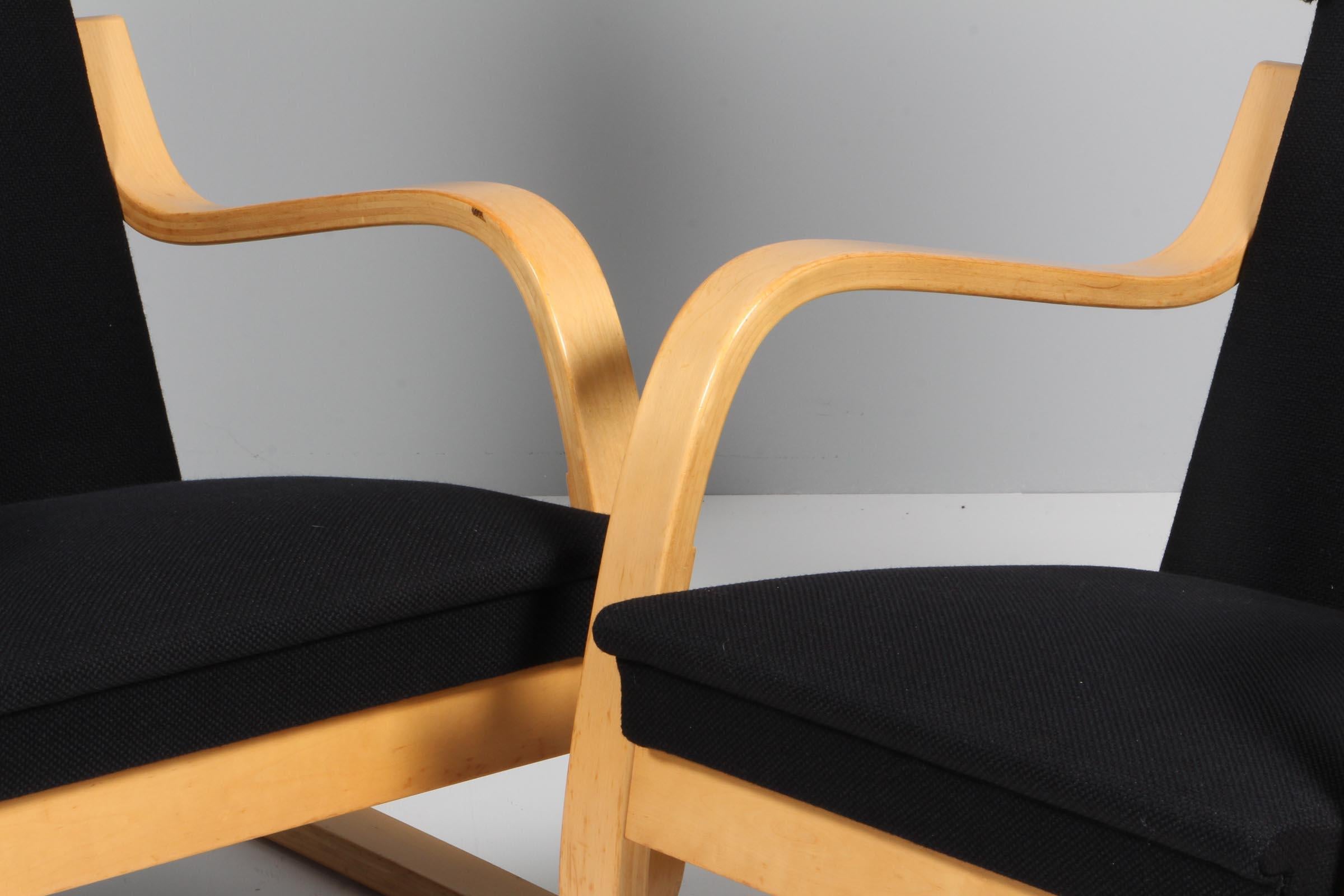 Scandinavian Modern Alvar Aalto 402 Series pair of  wingback chairs for Artek, circa 1960,