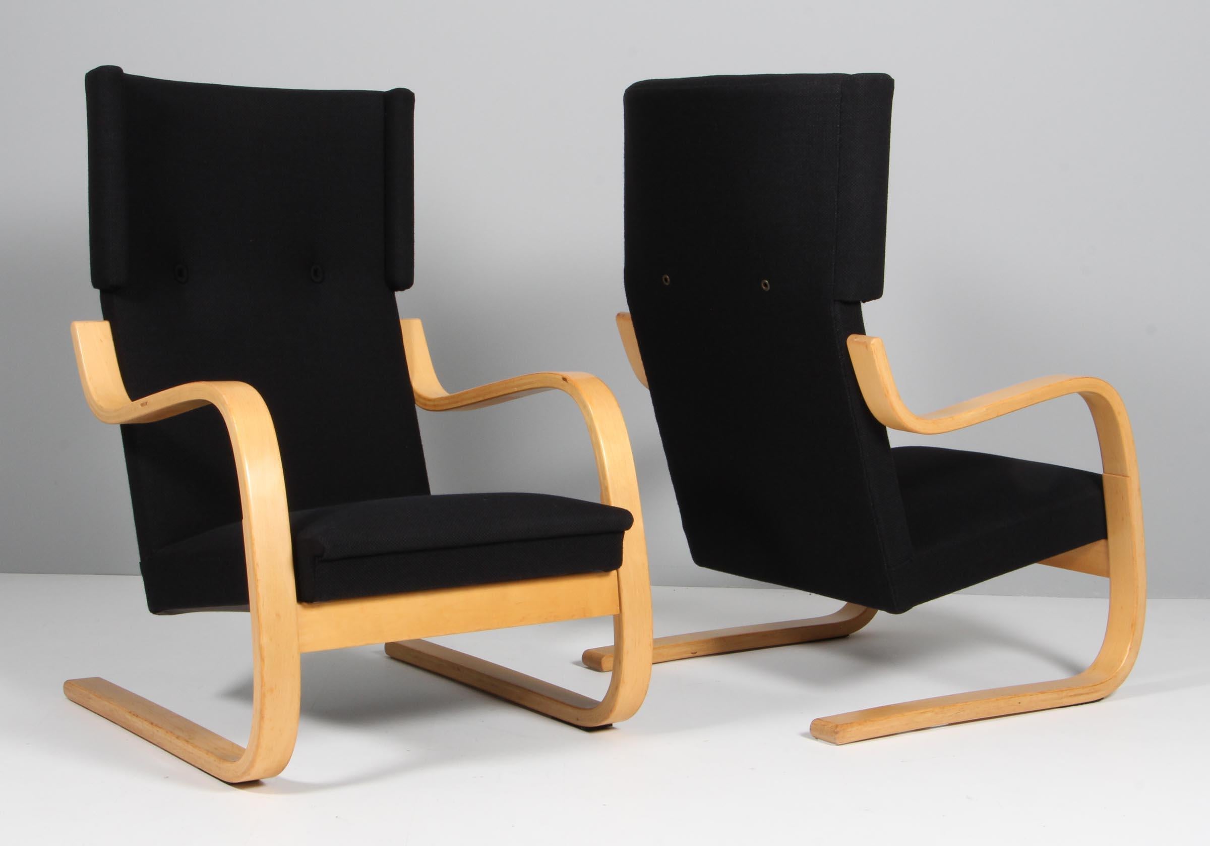 Mid-20th Century Alvar Aalto 402 Series pair of  wingback chairs for Artek, circa 1960,