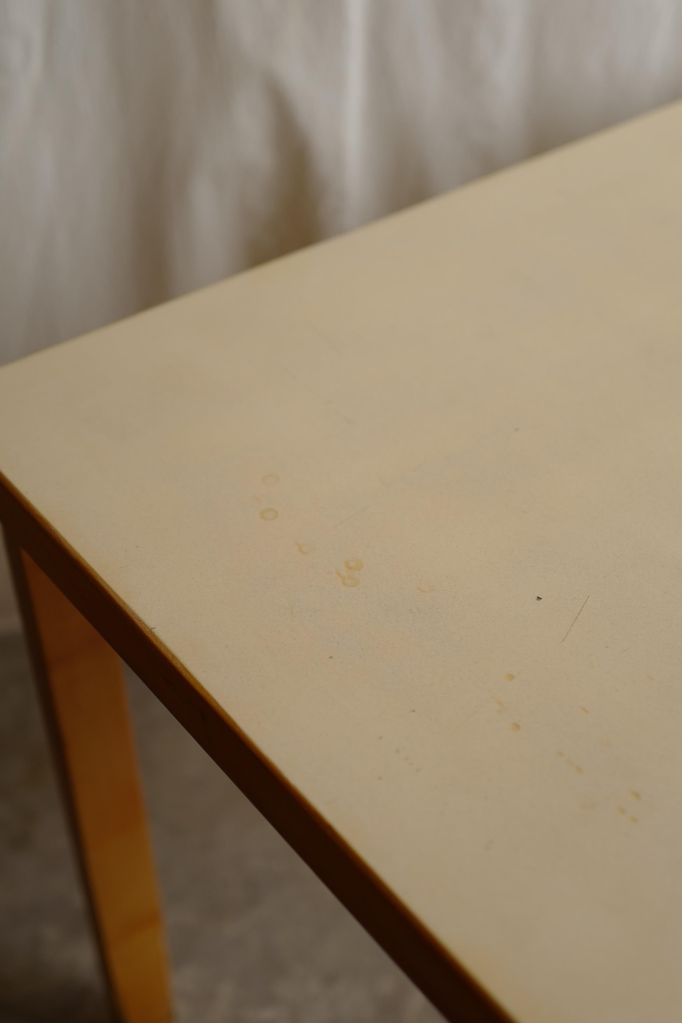 alvar aalto 50's beige linoleum table  For Sale 1