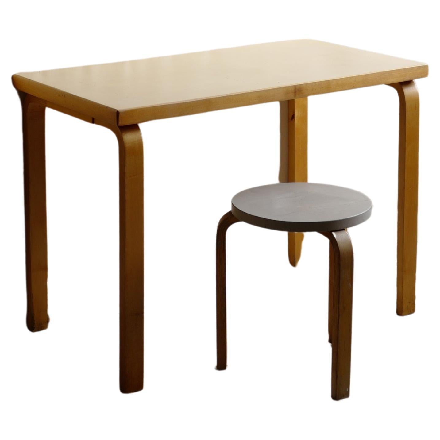 Table en linoléum beige alvar aalto des années 50 