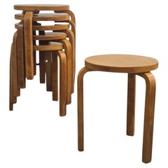 Juego de 6 taburetes apilables de 3 patas Alvar Aalto Model 60, Artek Años 30