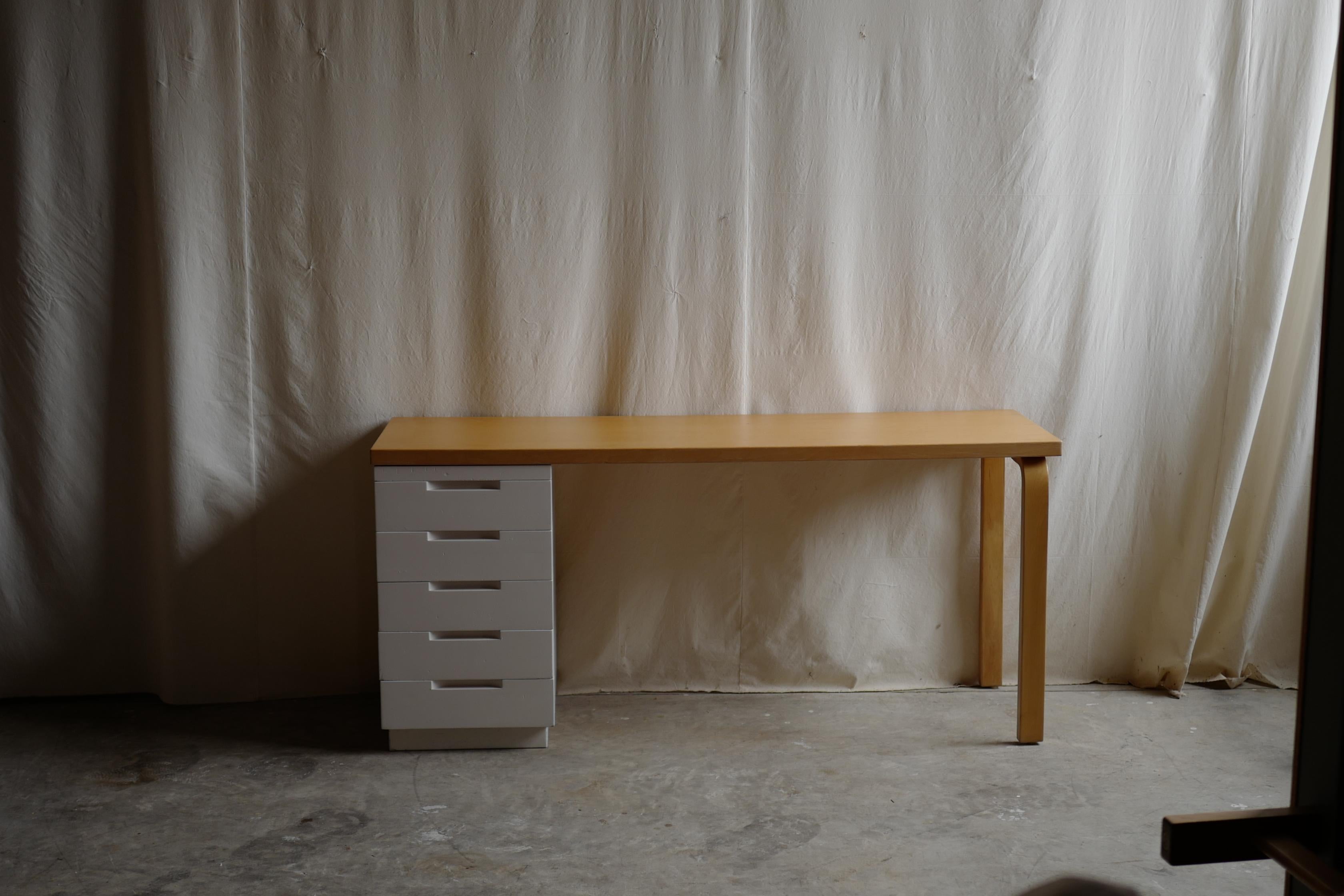Alvar aalto design beachtop desk and drawer set in white paint.

You can expect yellowing to amber in the future, and it has a beautiful aging feeling.
 