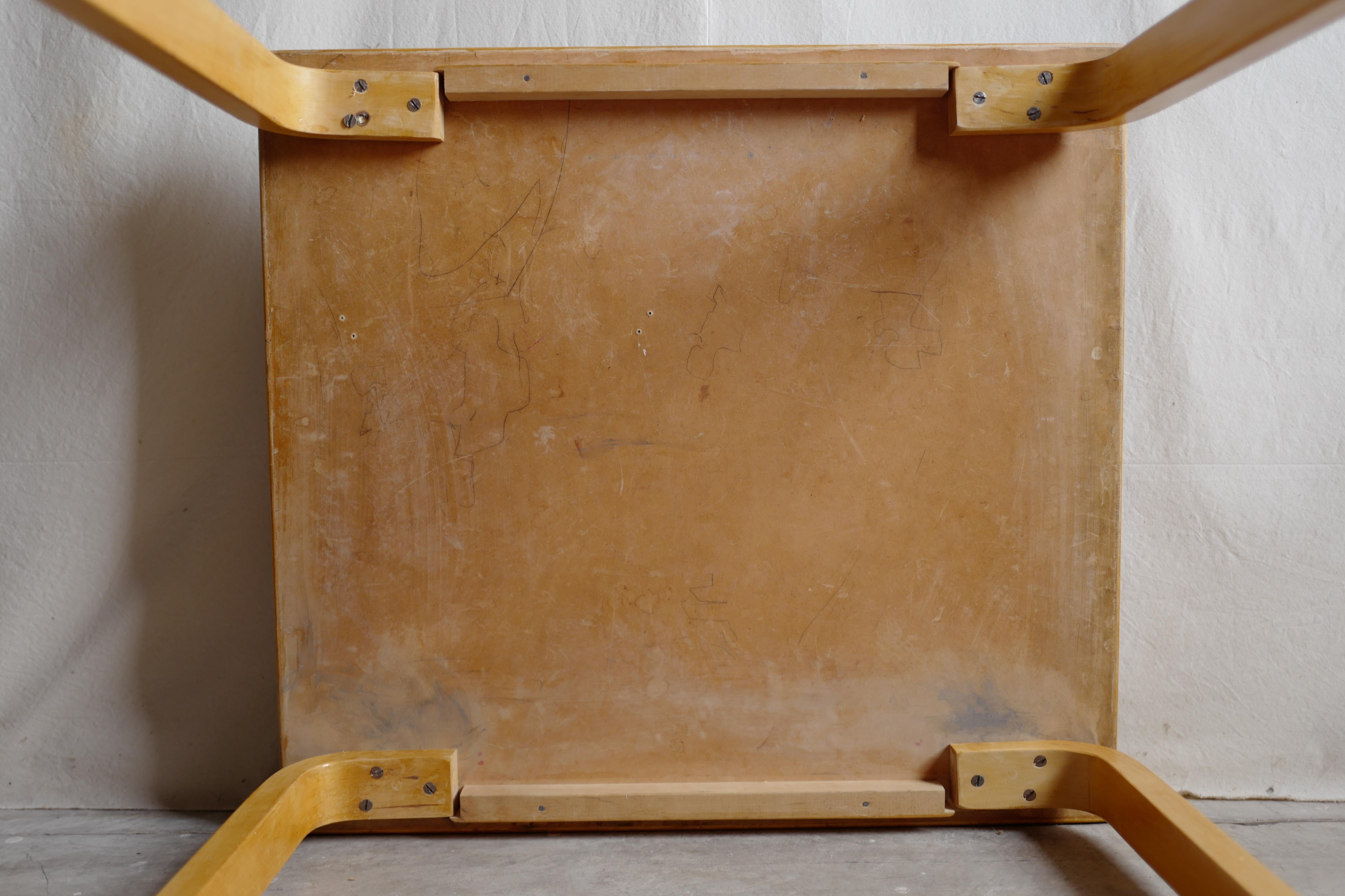 alvar aalto mesa de linóleo azul de los años 60 Moderno en venta