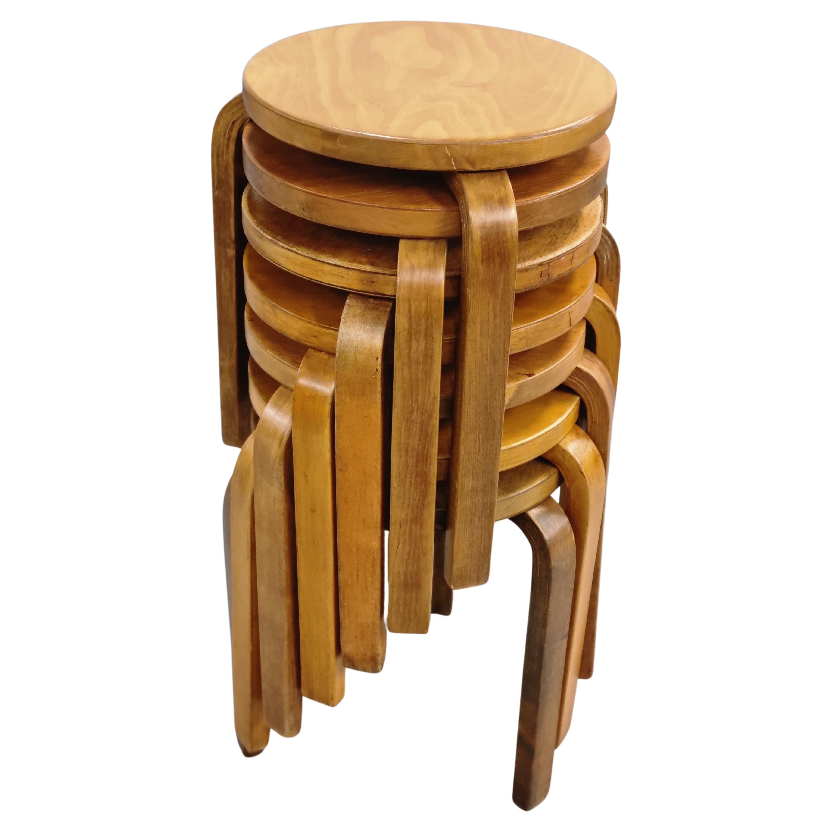 7 tabourets empilables Alvar Aalto, modèle n° 60, années 1930