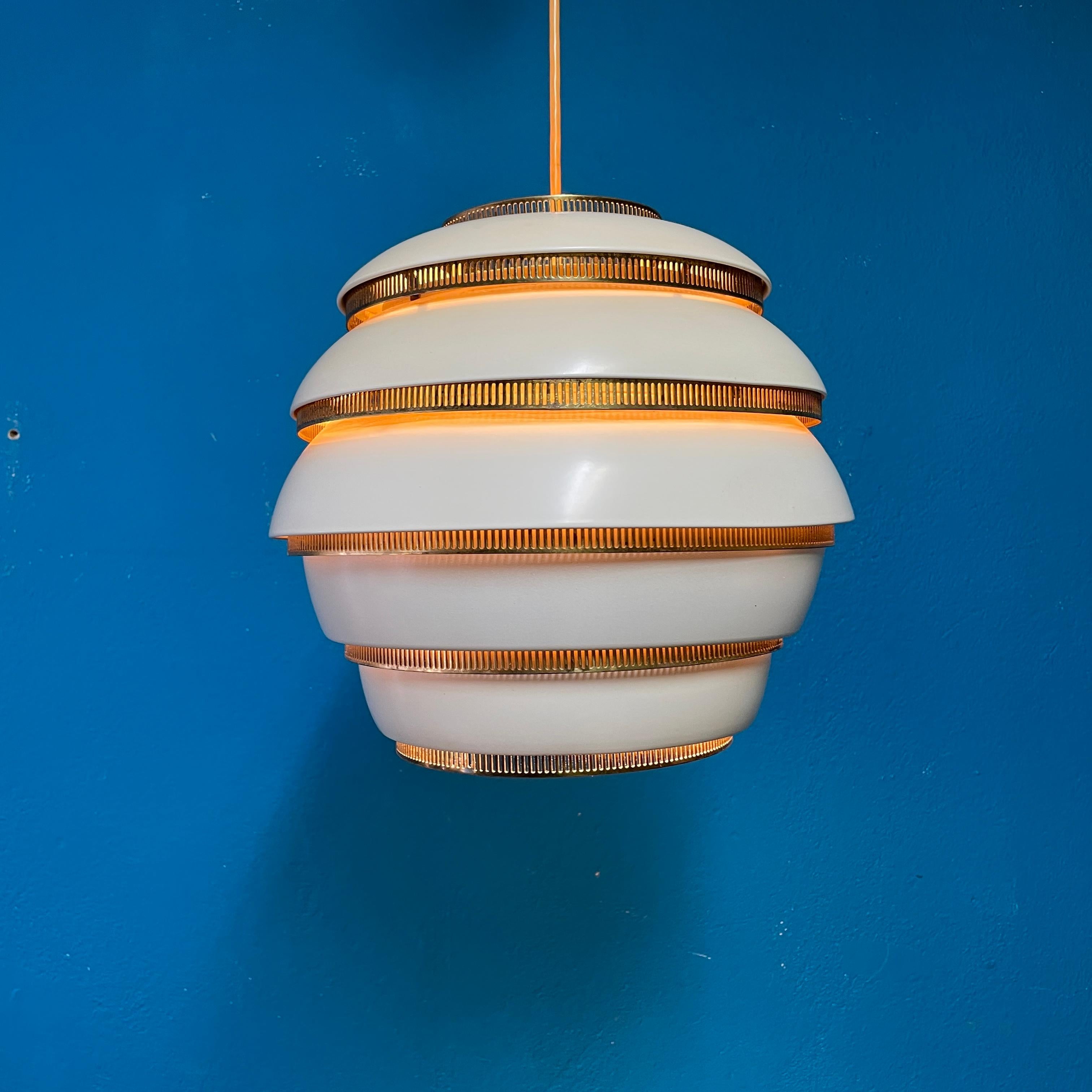 The iconic ‘Beehive' ceiling lamp by Artek fills your dining or living room with beautiful atmospheric light. The Ceiling lamp A331 was designed by Alvar Aalto in 1953. The 'Beehive' was designed for the University of Jyväskylä in Finland and became