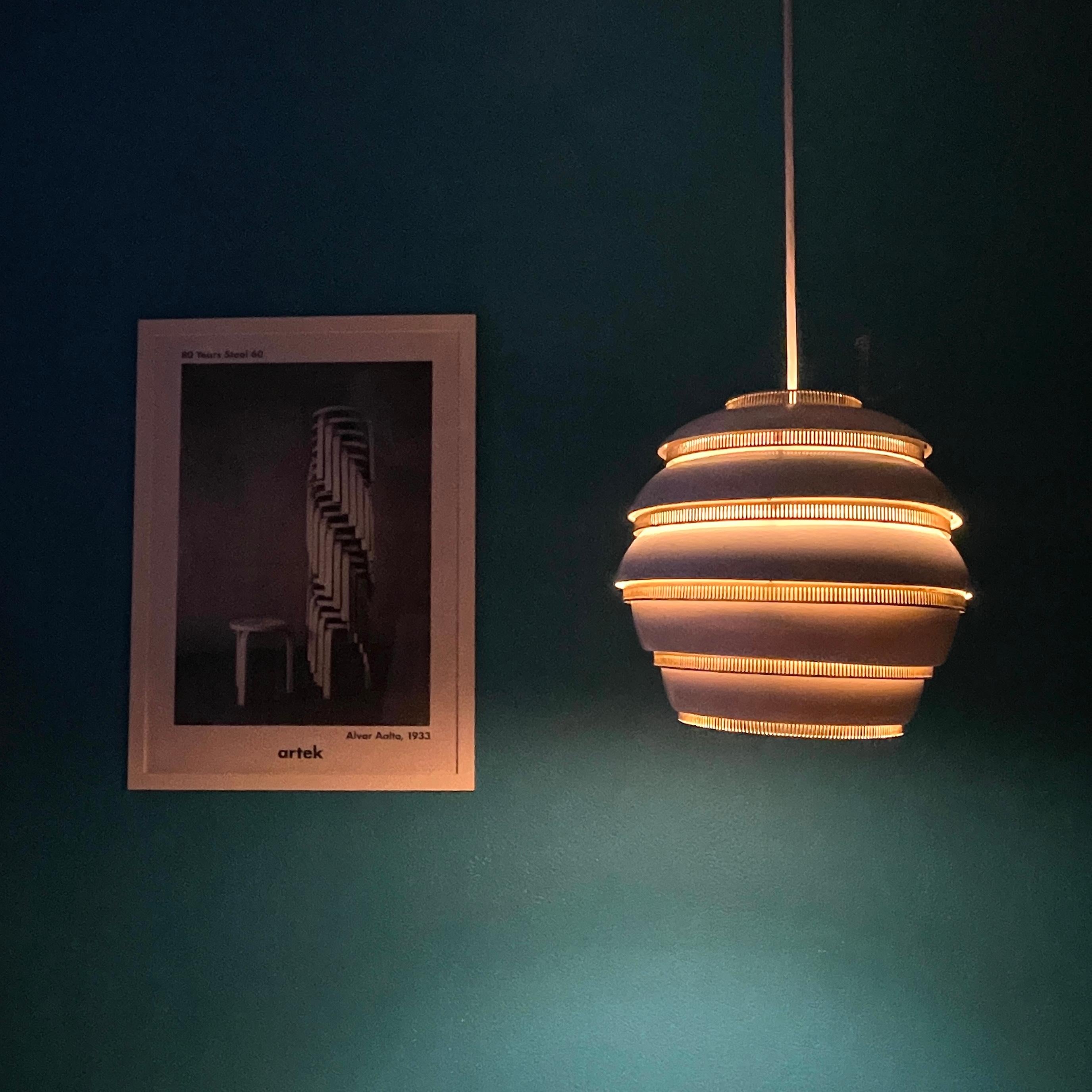 The iconic ‘Beehive' ceiling lamp by Artek fills your dining or living room with beautiful atmospheric light. The Ceiling lamp A331 was designed by Alvar Aalto in 1953. The 'Beehive' was designed for the University of Jyväskylä in Finland and became