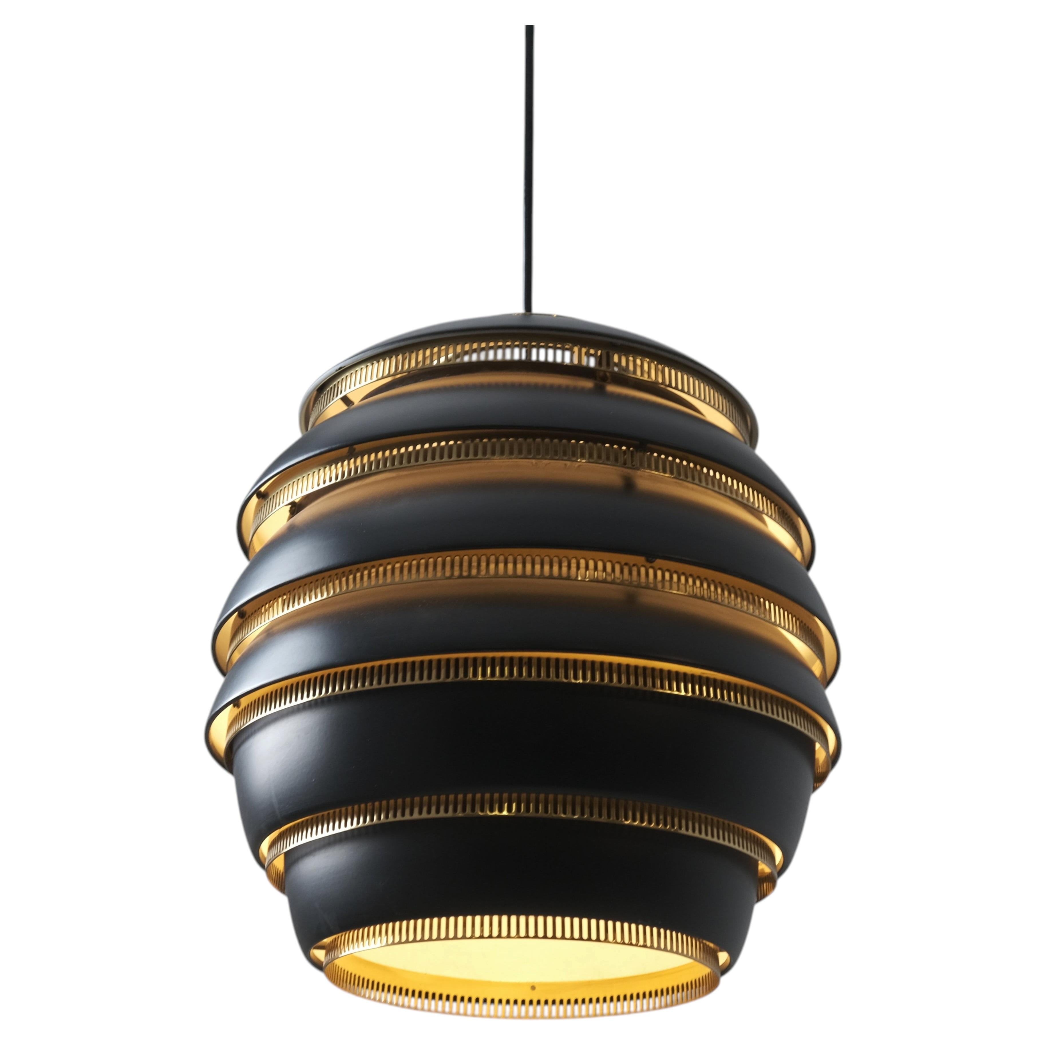 Alvar Aalto A332 Beehive Pendant in Brass & Black Valaistustyö, Finland 1950s