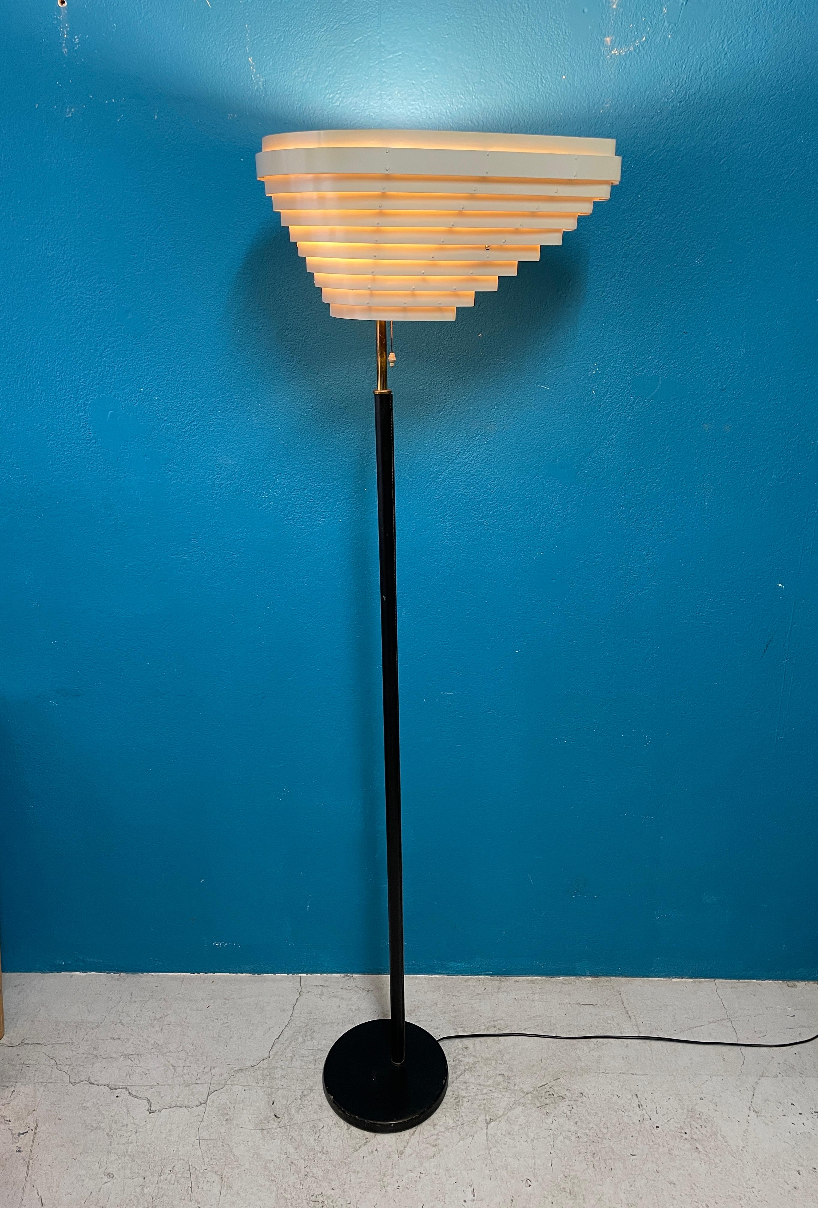 Originally designed by Alvar Aalto for the National Pensions Institute in Helsinki in 1954, the A805 model, better known as the “Angel Wing” floor lamp, is a true modern icon.

- Fully original vintage version of a805 Floor Lamp. 
- Nice