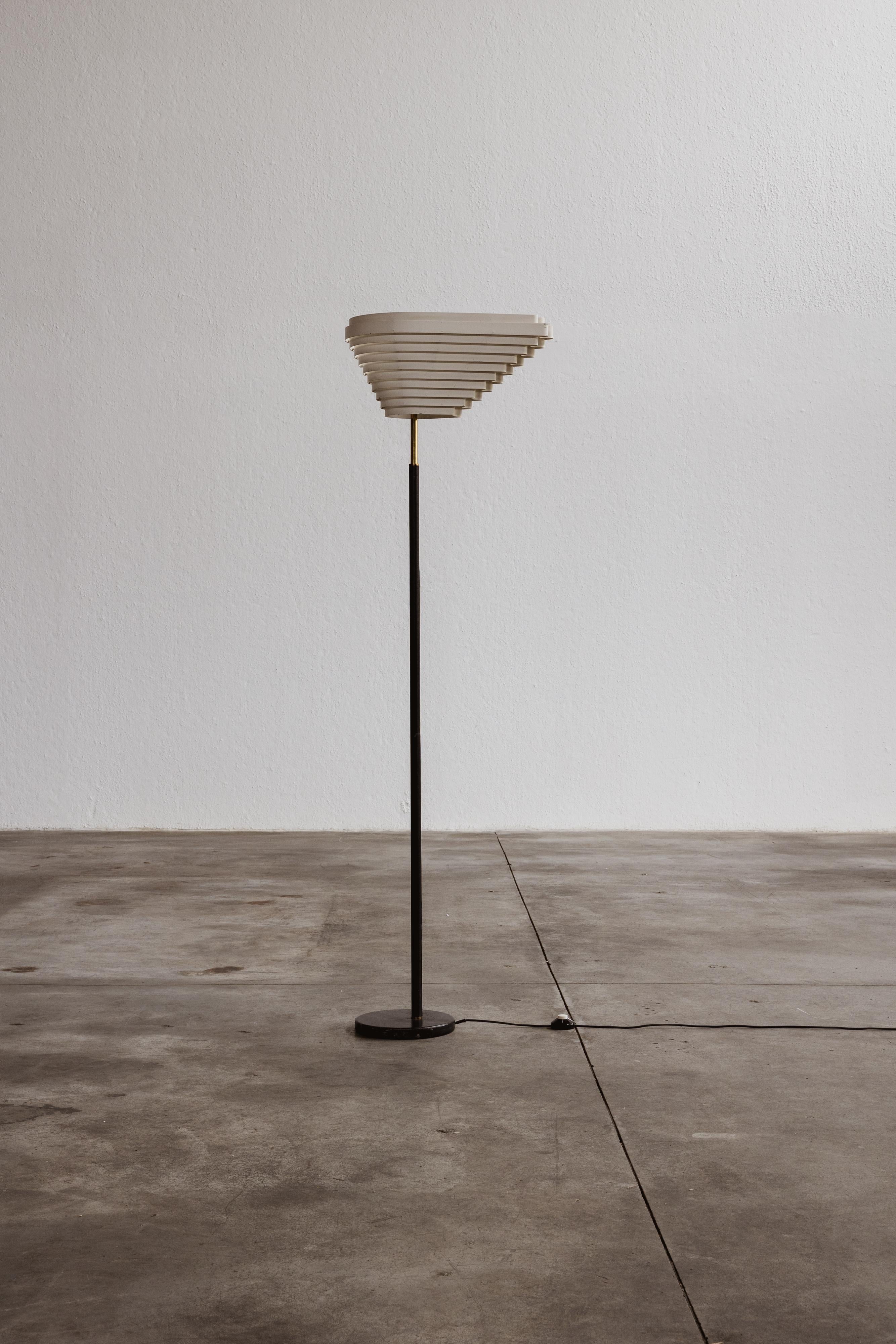 Mid-Century Modern Alvar Aalto A805 “Angel Wing” Floor Lamp for Valaistustyö, 1954 For Sale