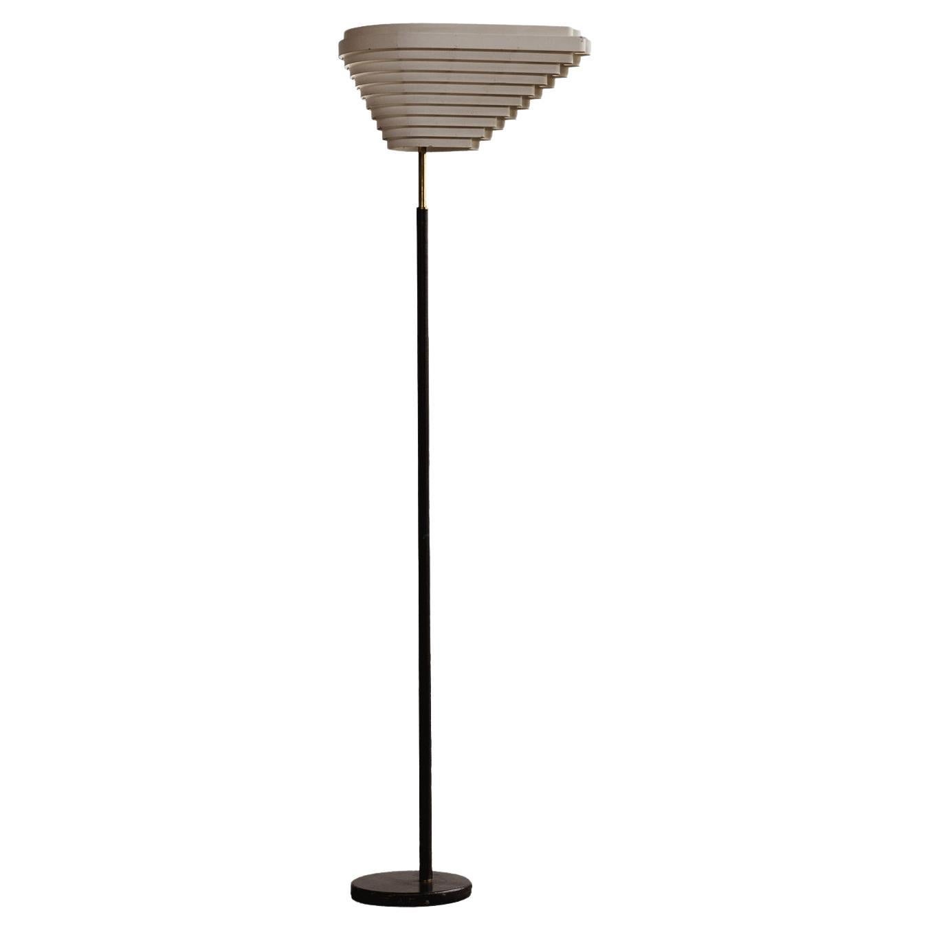 Alvar Aalto, Engelsflügel-Stehlampe
