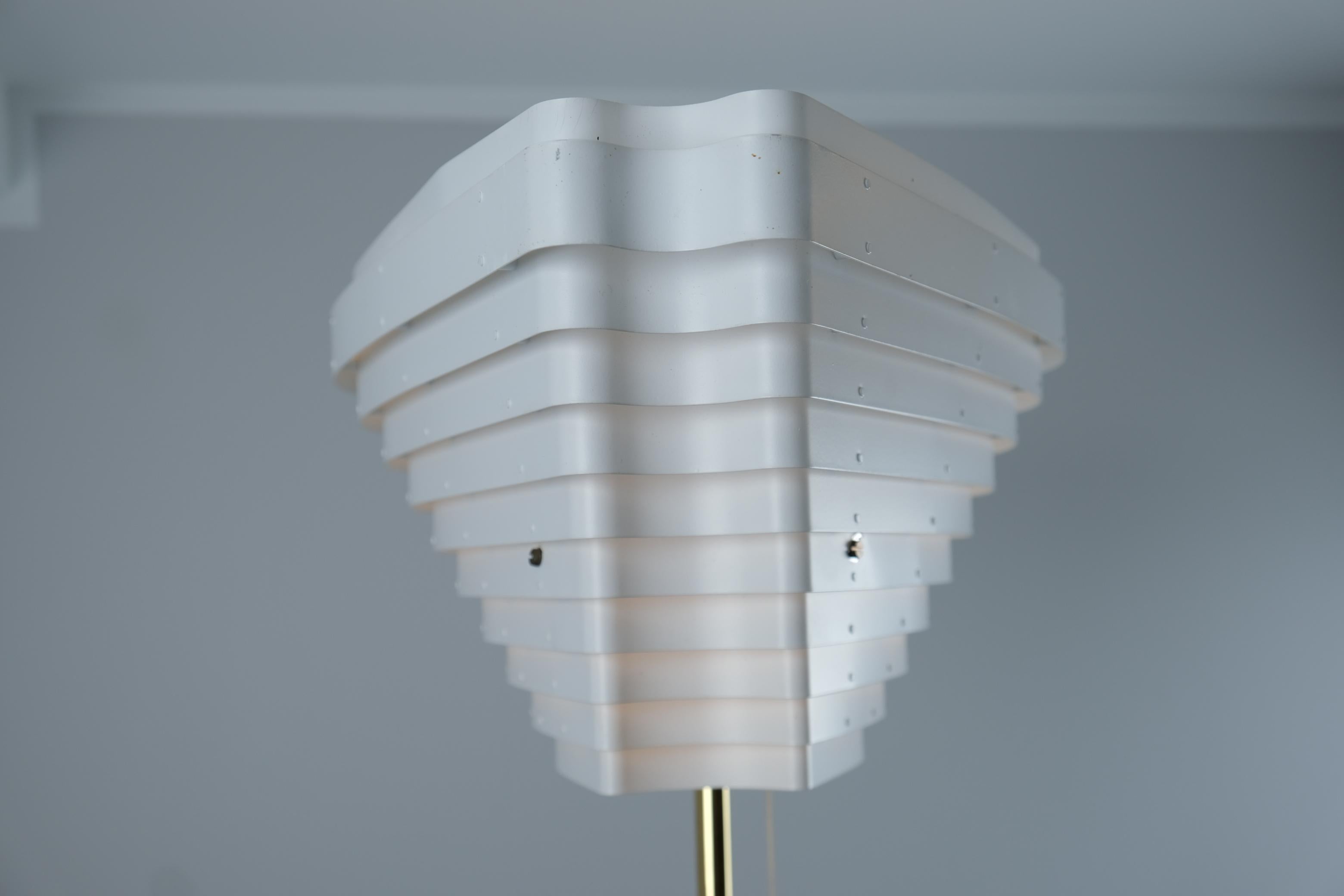 Alvar Aalto Angel Wing Floor Lamp A805 White, Brass & Leather Valaisinpaja 1980s For Sale 6