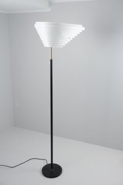 Alvar Aalto Angel Wing Stehlampe A805 Weiß, Messing & Leder Valaisinpaja 1980er Jahre