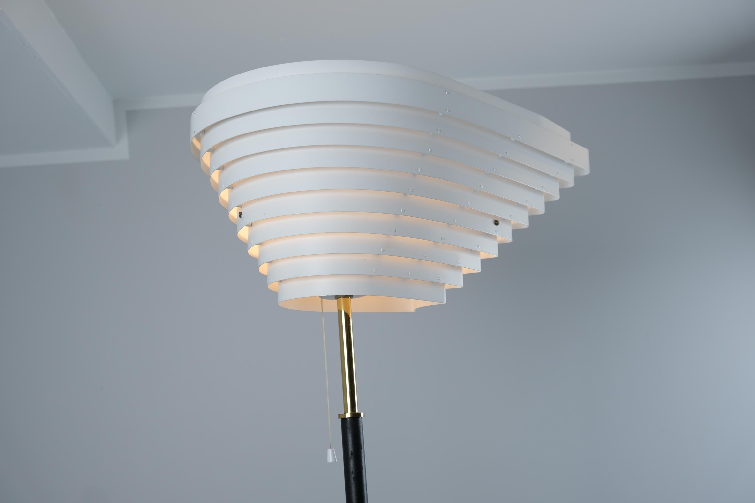Scandinavian Modern Alvar Aalto Angel Wing Floor Lamp A805 White, Brass & Leather Valaisinpaja 1980s For Sale