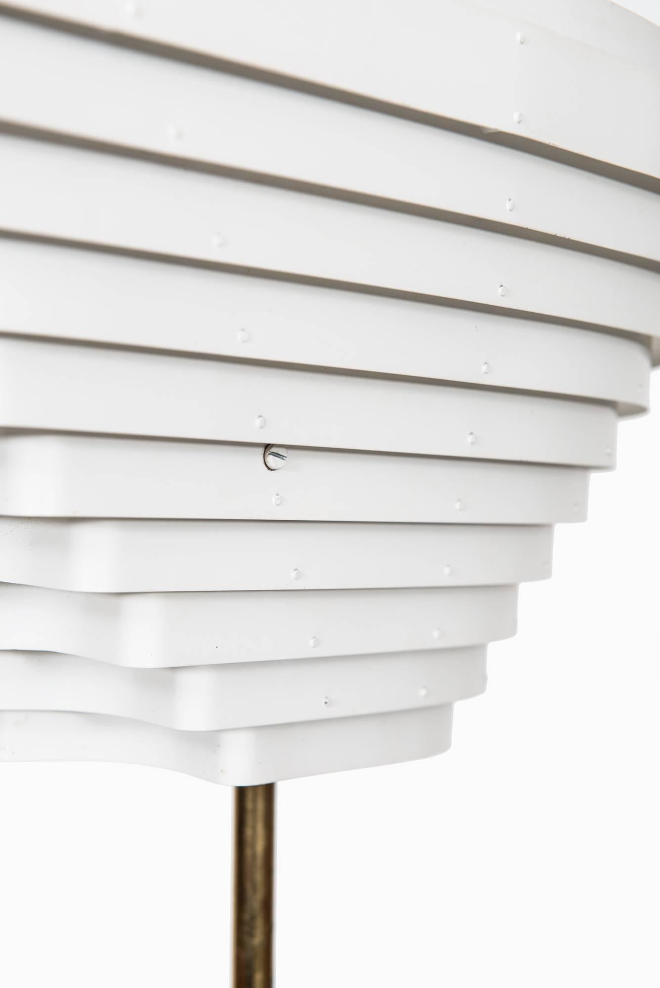 Alvar Aalto, Stehlampe mit Engelsflügeln von Valaistustyö in Finnland im Zustand „Hervorragend“ im Angebot in Limhamn, Skåne län