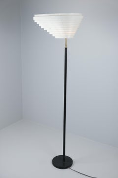 Lampada da terra ad ala d'angelo di Alvar Aalto in bianco e pelle A805, Valaistustyö anni '50