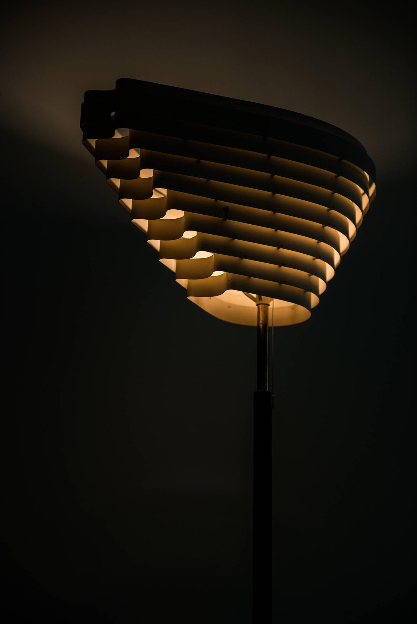 Alvar Aalto Angel Wing Floor Lamp Model A805 by Valaistustyö in Finland For Sale 1