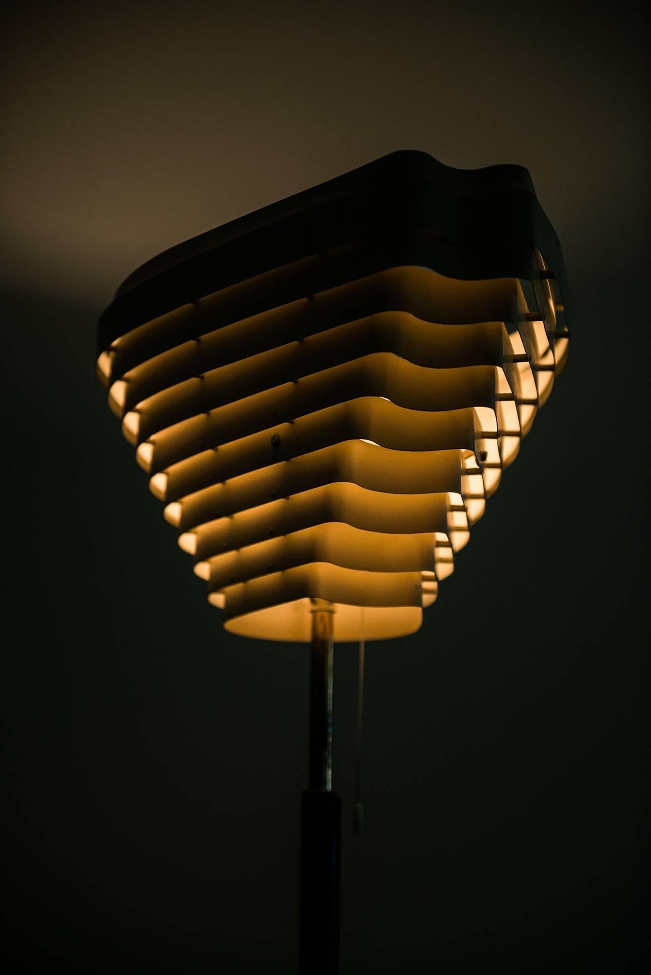 Alvar Aalto Angel Wing Floor Lamp Model A805 by Valaistustyö in Finland For Sale 3