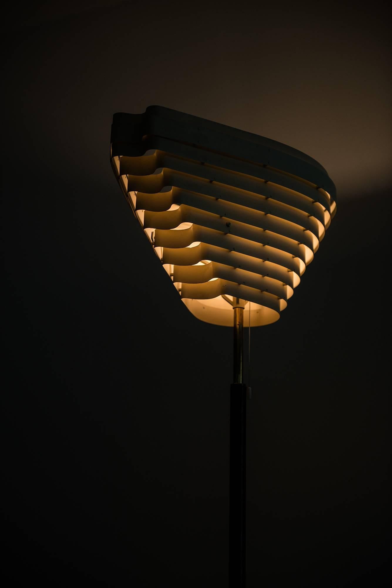 Alvar Aalto Angel Wing Floor Lamp Model A805 by Valaistustyö in Finland For Sale 5