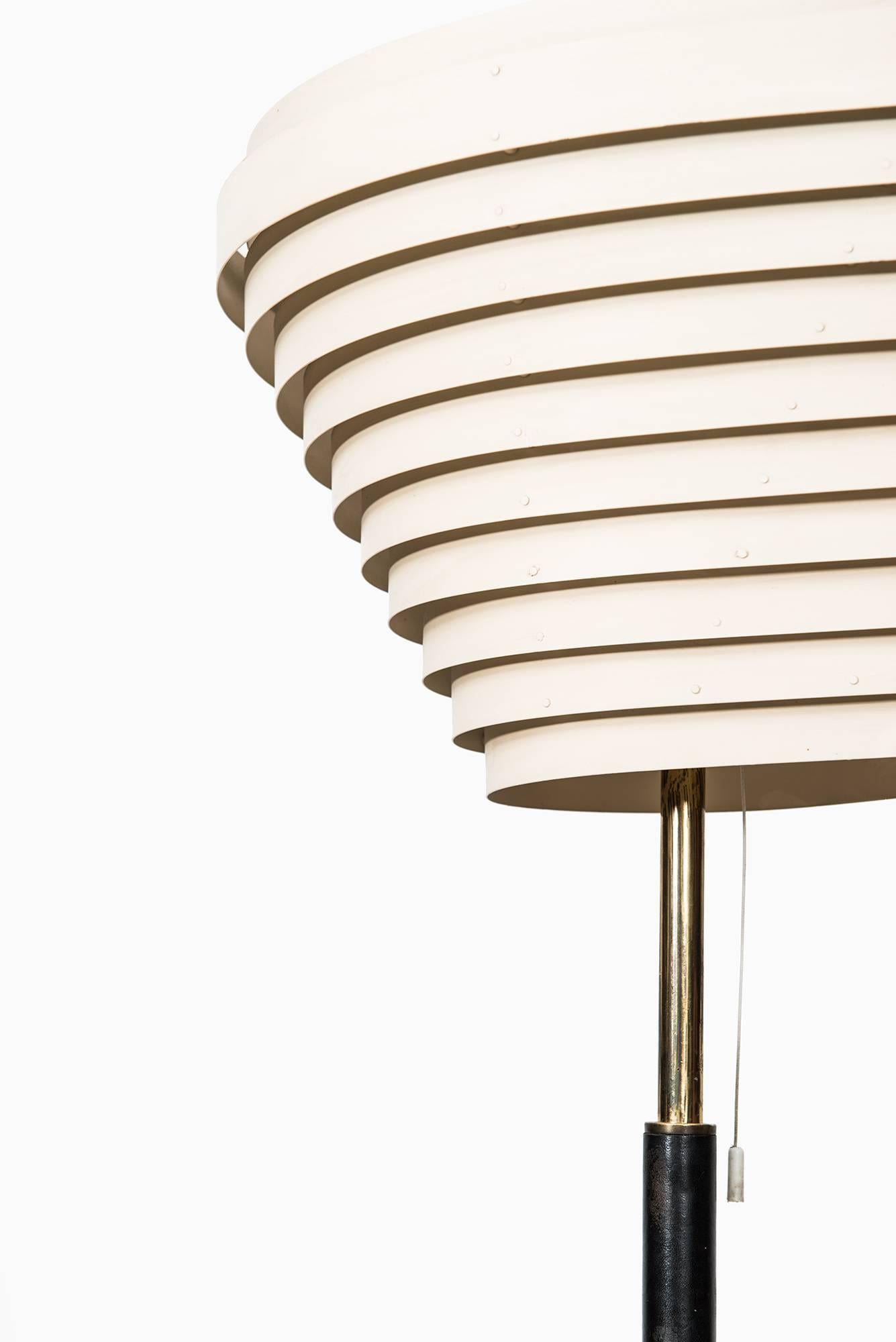 Scandinavian Modern Alvar Aalto Angel Wing Floor Lamp Model A805 by Valaistustyö in Finland For Sale