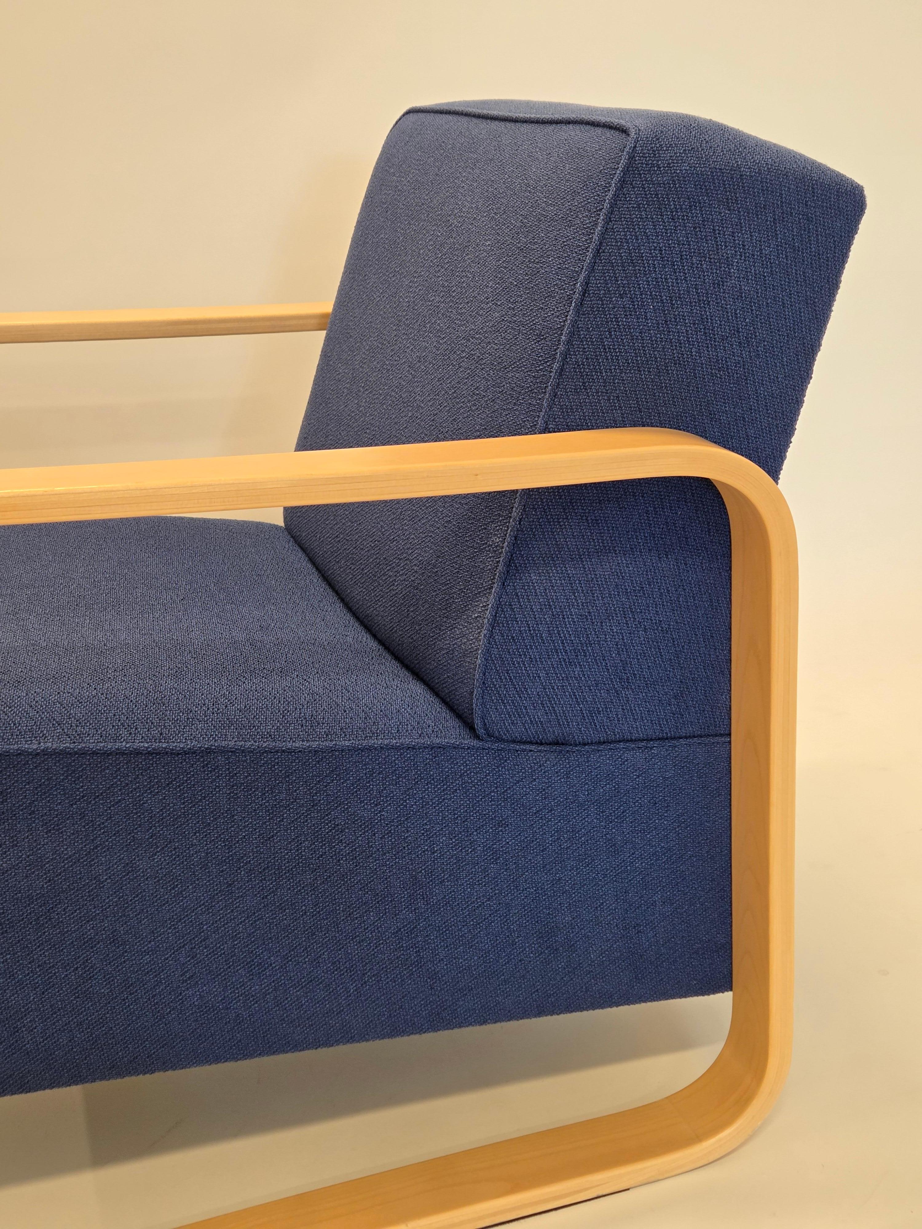 Alvar Aalto Armchair 44 by Artek in vendita 1