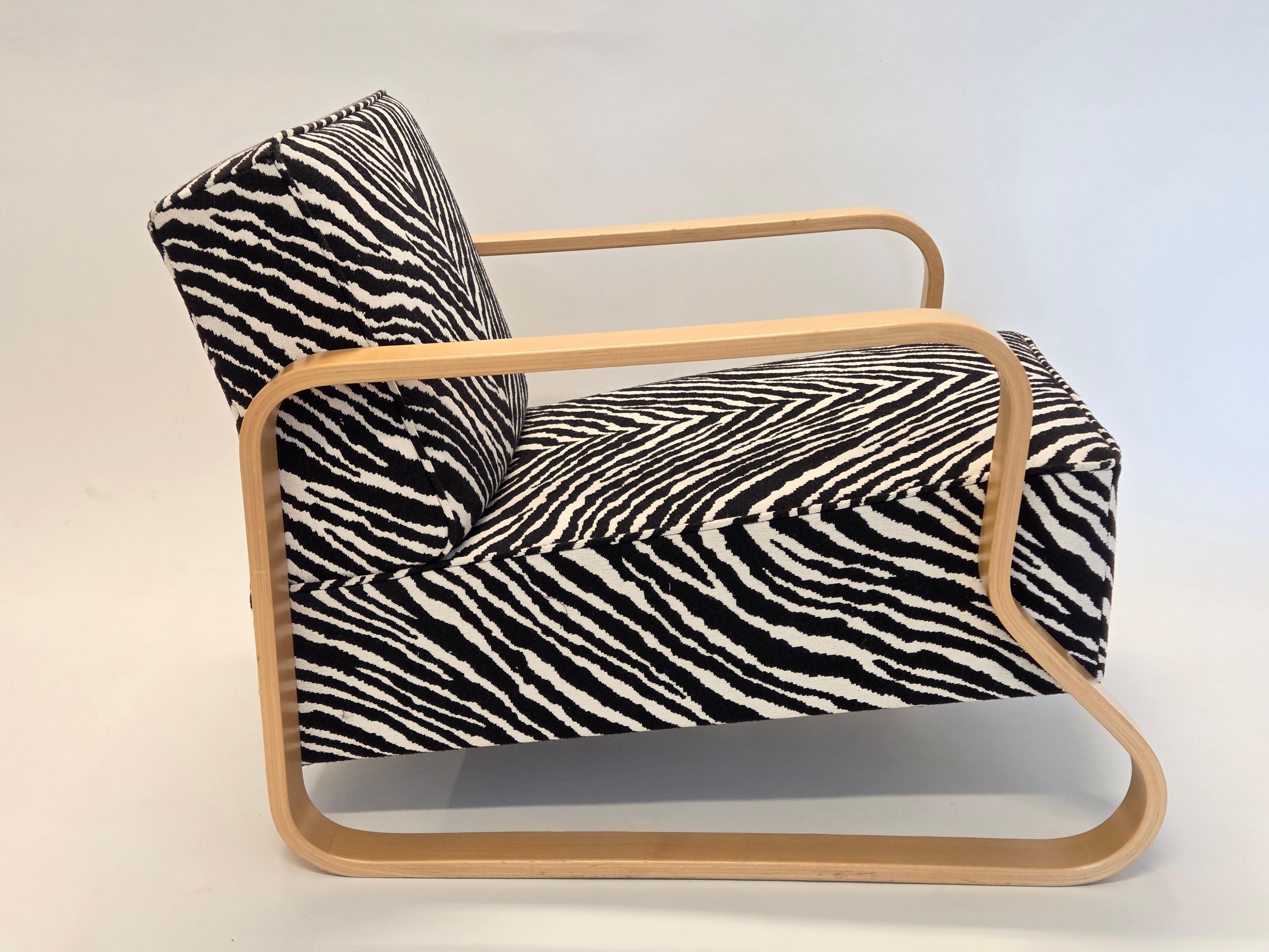Alvar Aalto Sessel 44 mit Zebra-Polsterung im Angebot 4