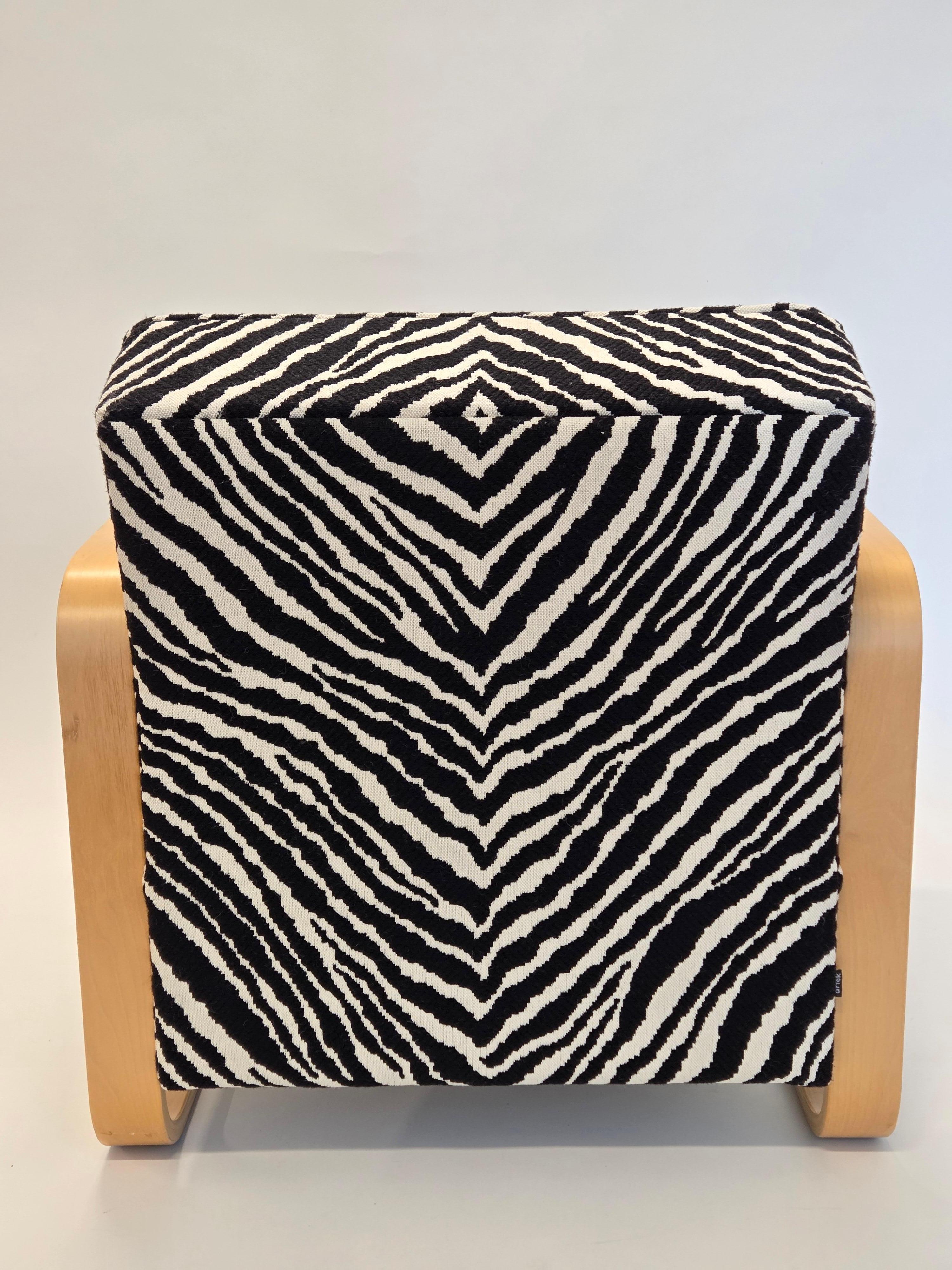 Alvar Aalto Sessel 44 mit Zebra-Polsterung im Angebot 5