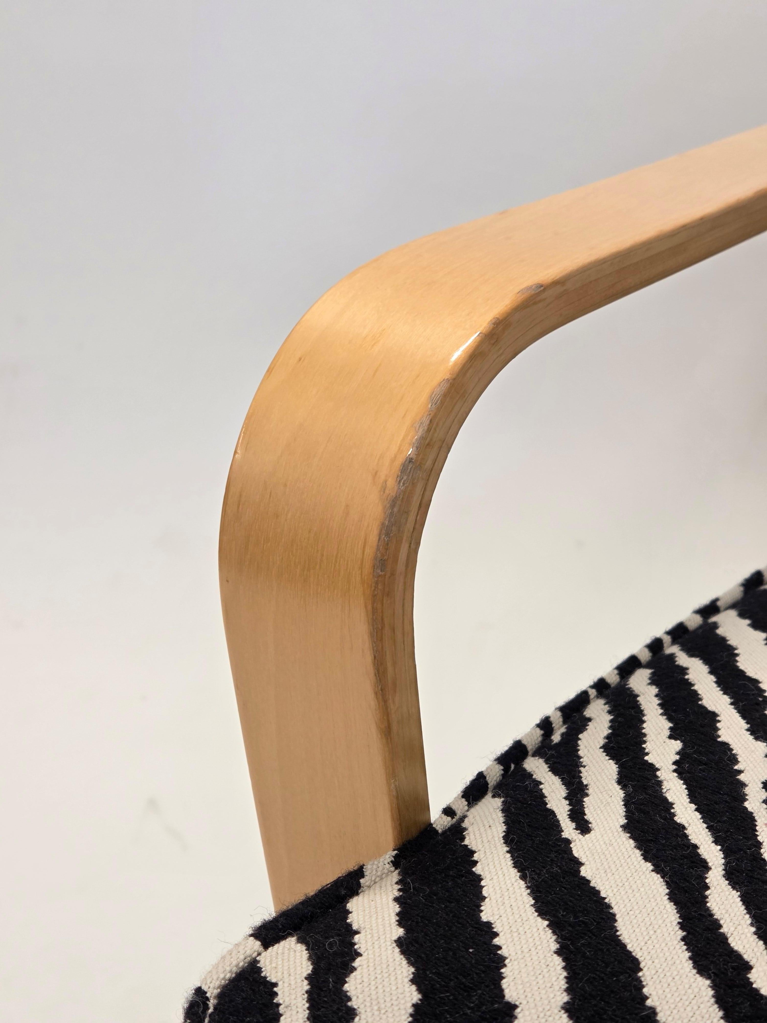 Alvar Aalto Sessel 44 mit Zebra-Polsterung im Angebot 7