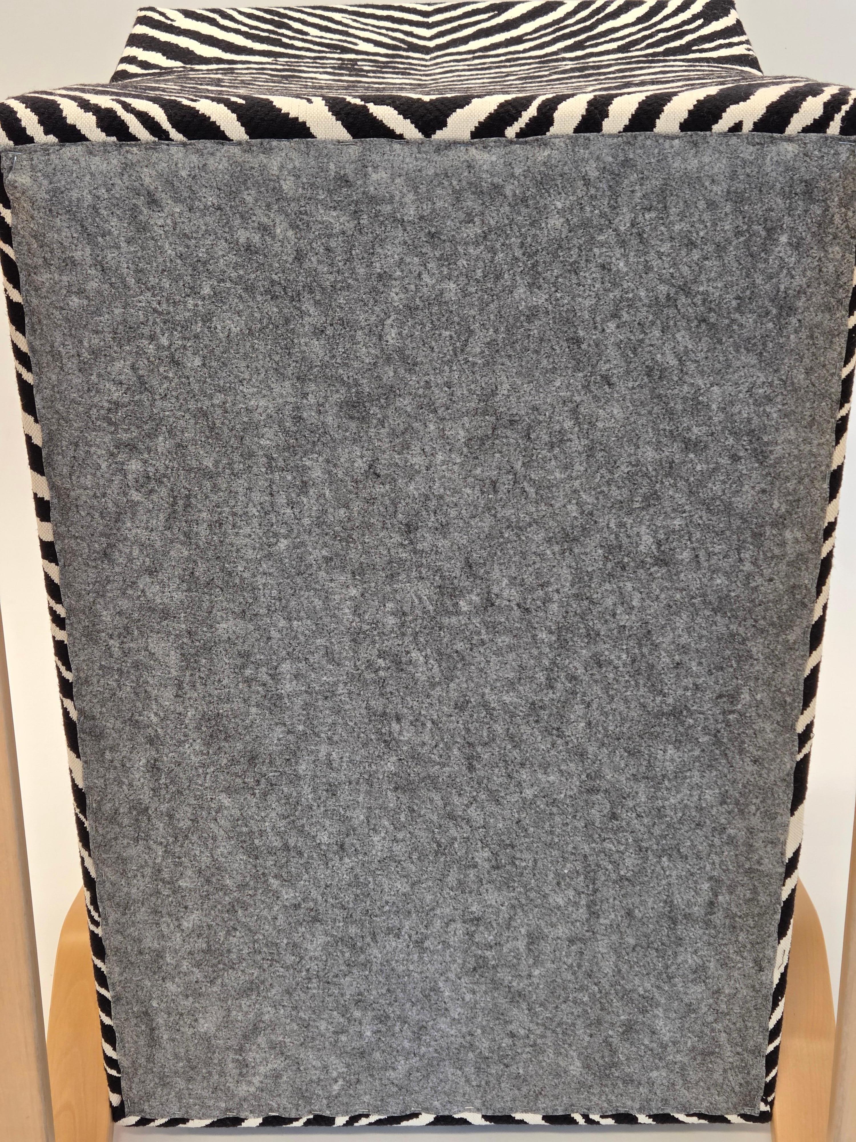 Alvar Aalto Sessel 44 mit Zebra-Polsterung im Angebot 8