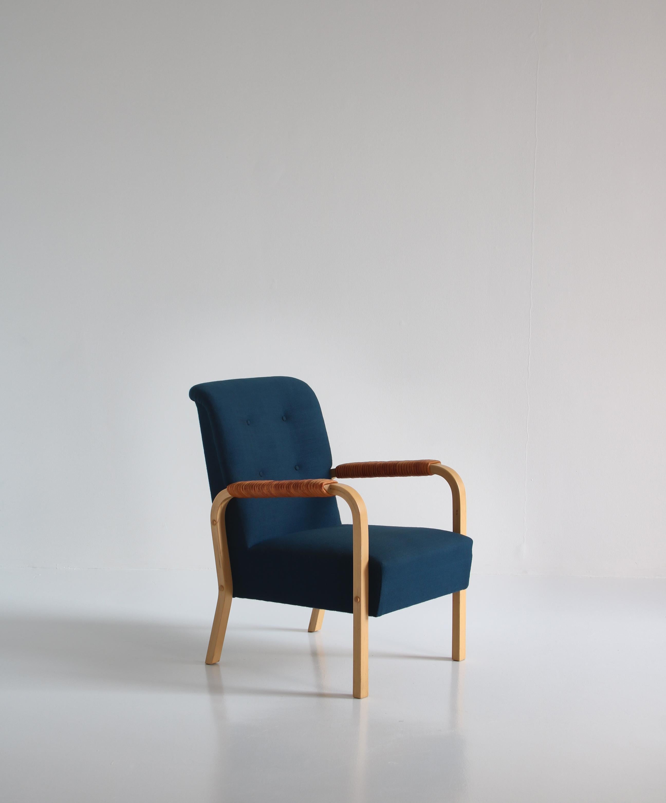 Alvar Aalto Armchair in Laminated birch, Model no. 47, Made at Artek, 1950s 3