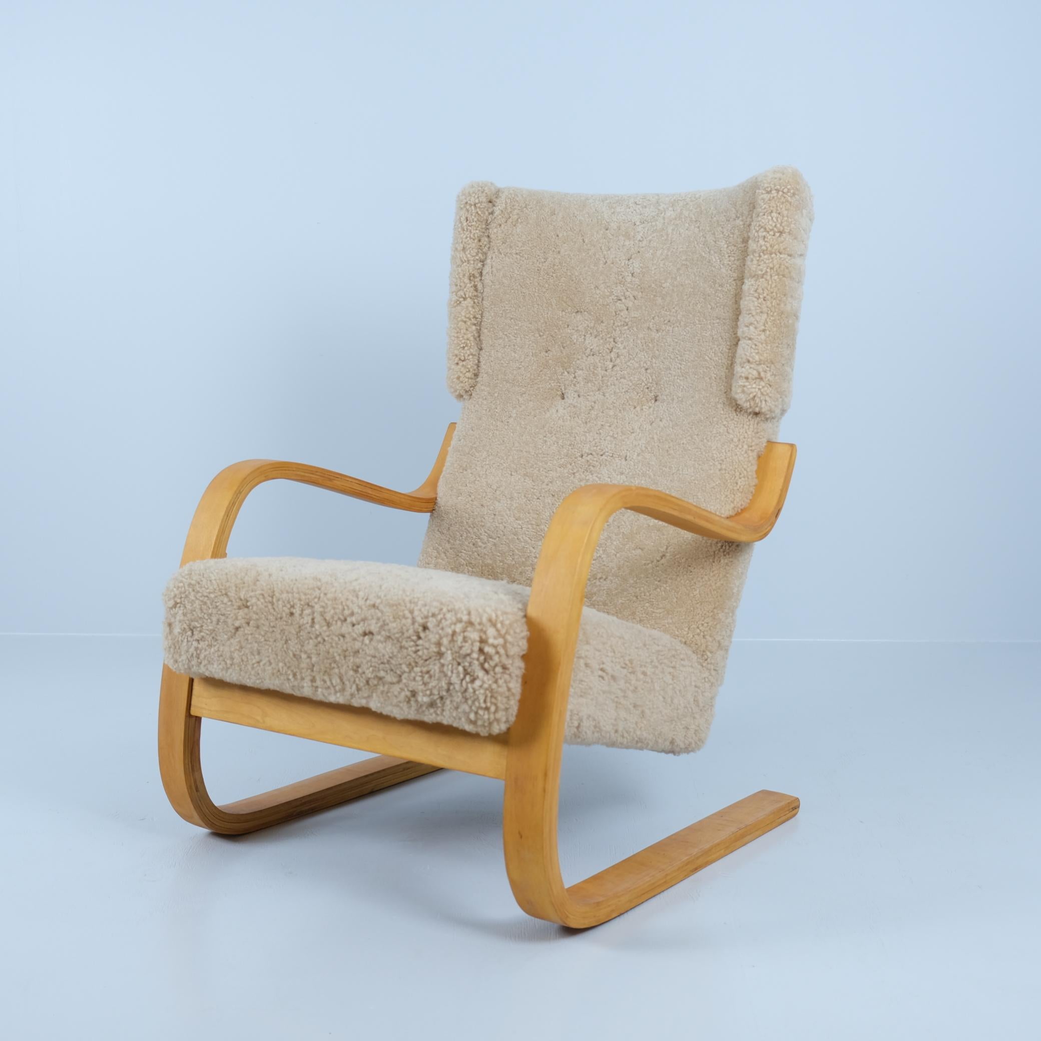 Alvar Aalto Sessel Modell 401 aus Birke und Honey Schafsleder, Artek 1950er Jahre (Moderne der Mitte des Jahrhunderts) im Angebot